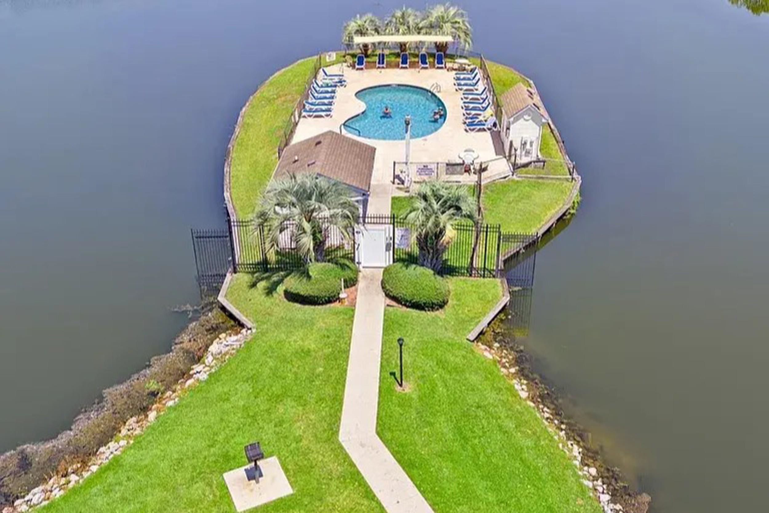 2257 Huntingdon Dr. Unit: G