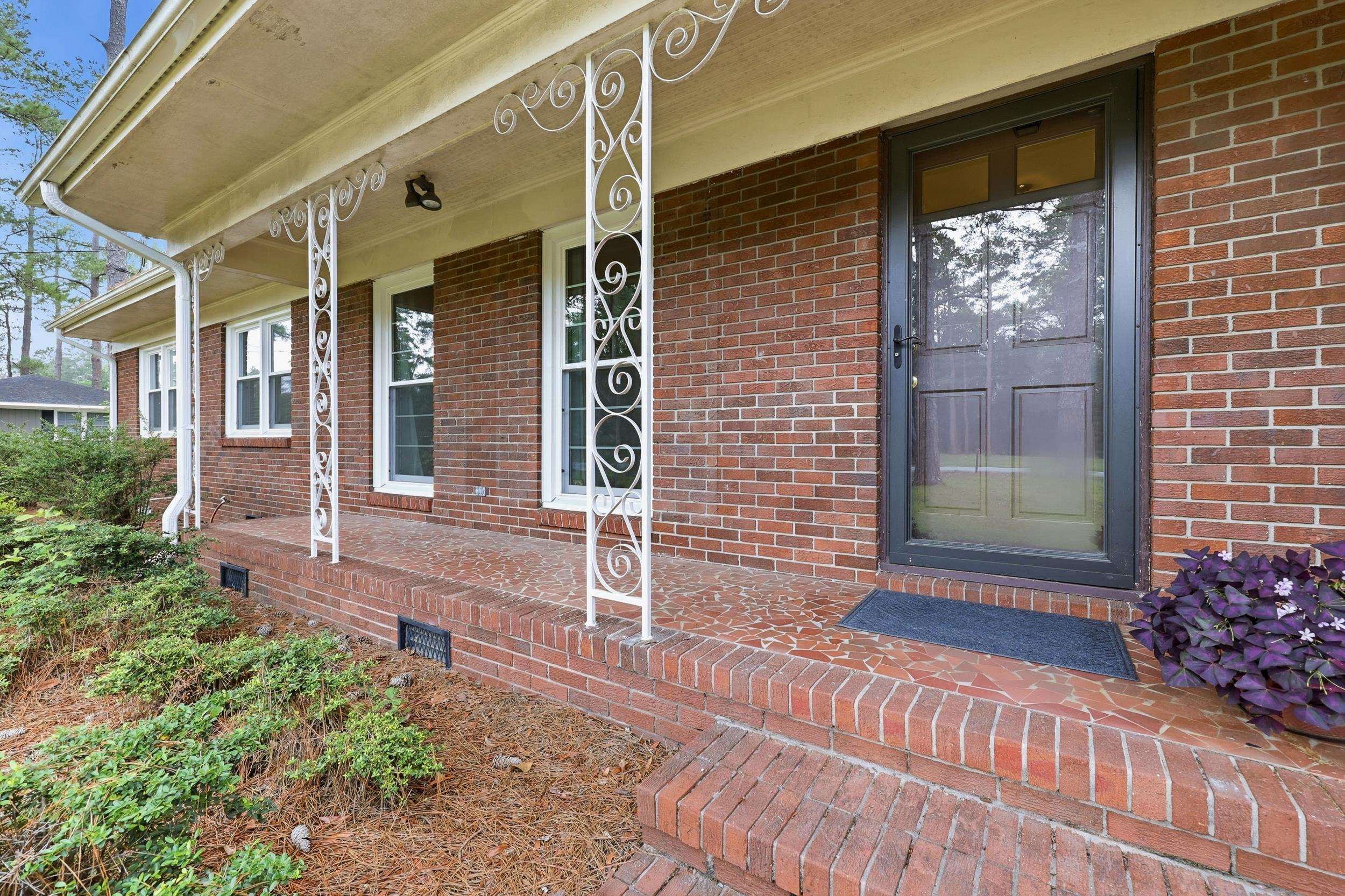 205 W Raft St.