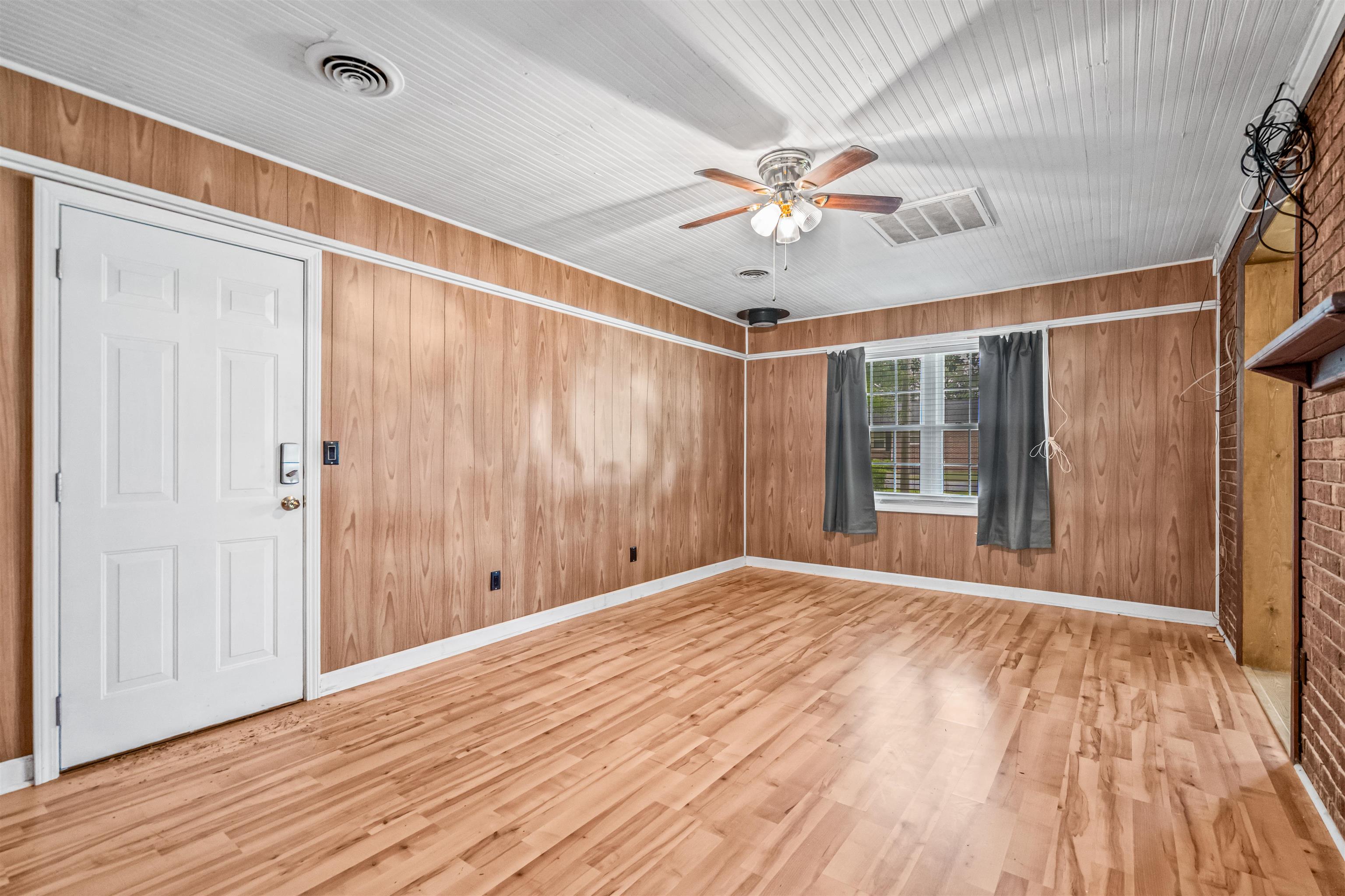 545 Hickory Ave.