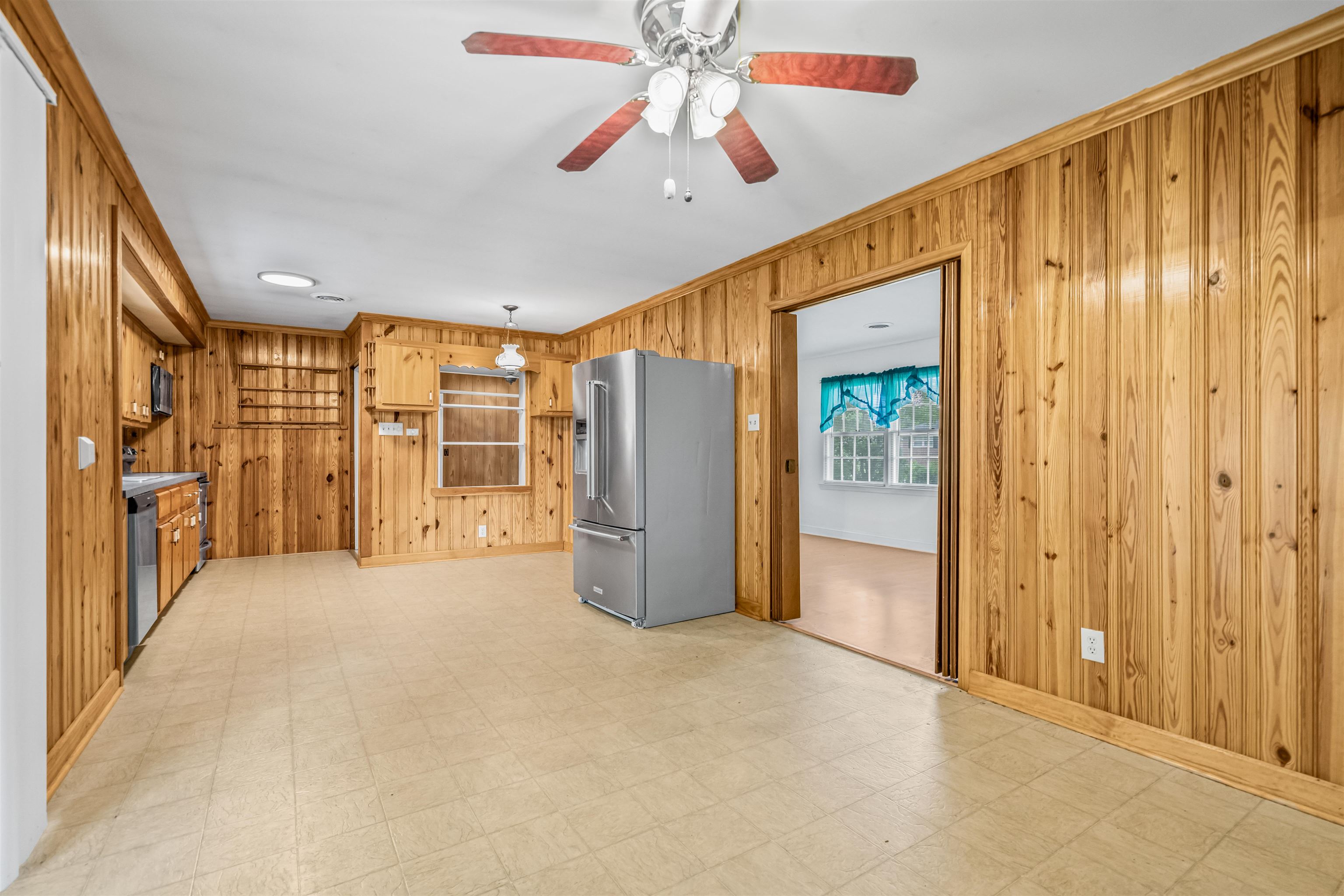 545 Hickory Ave.