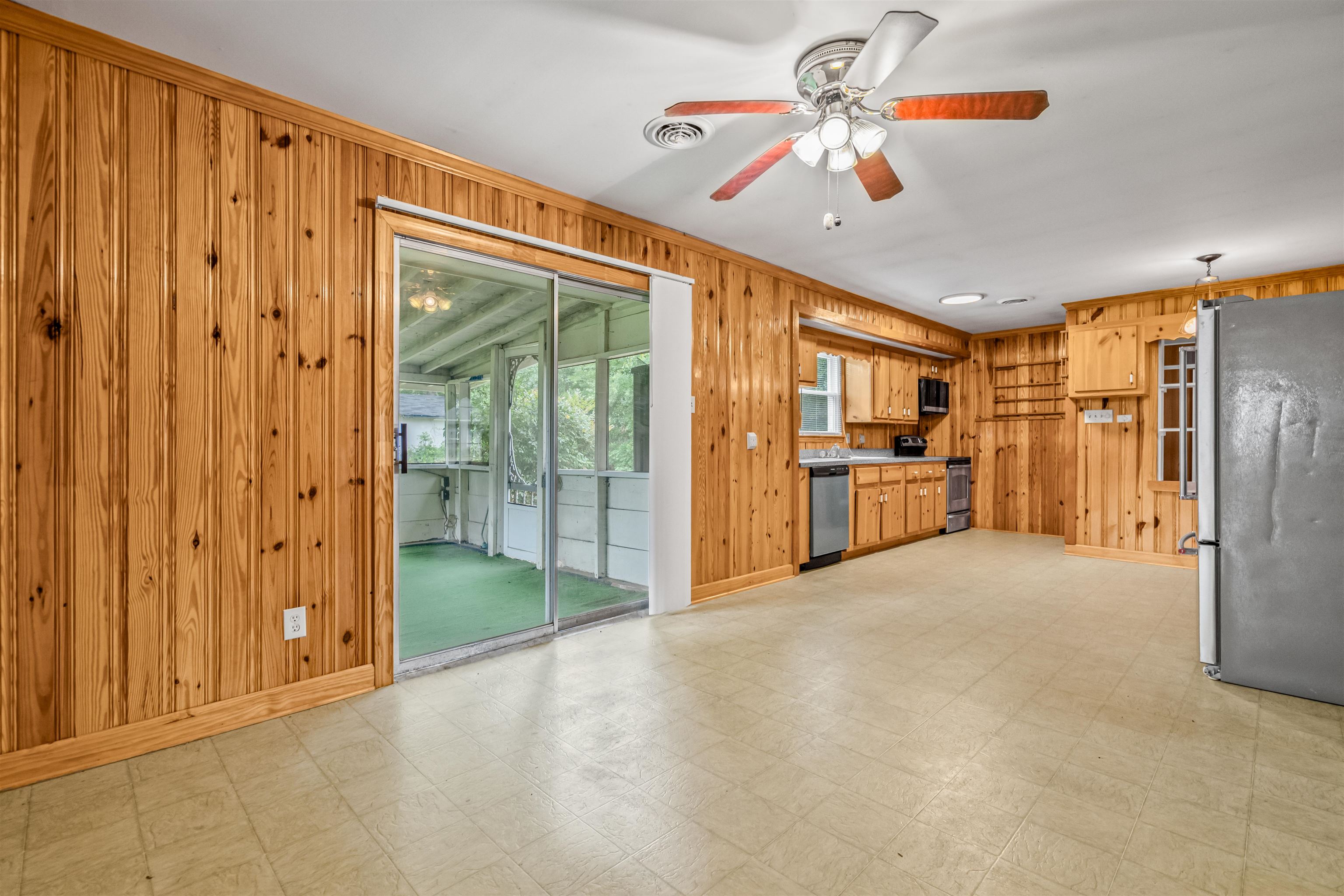 545 Hickory Ave.