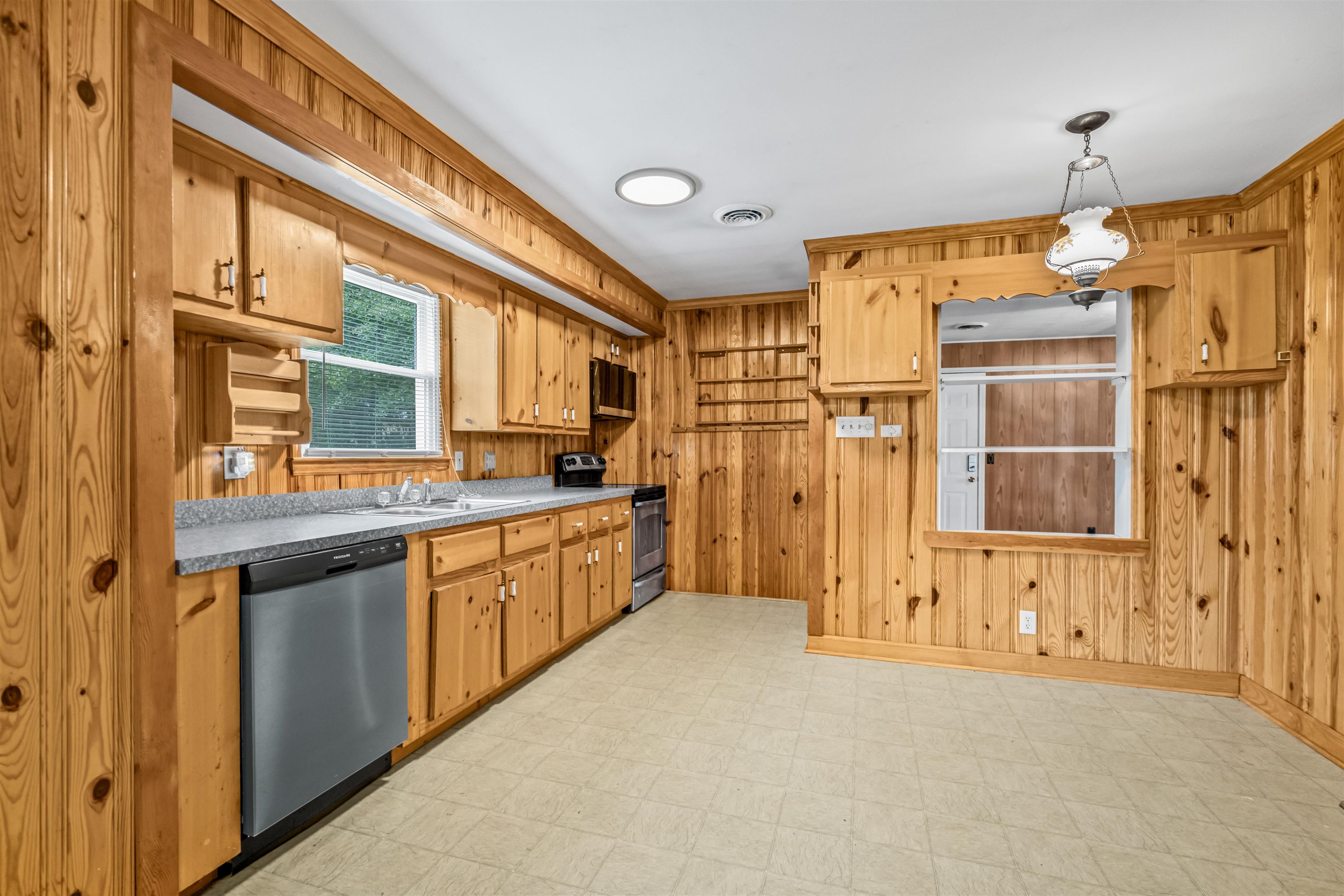 545 Hickory Ave.
