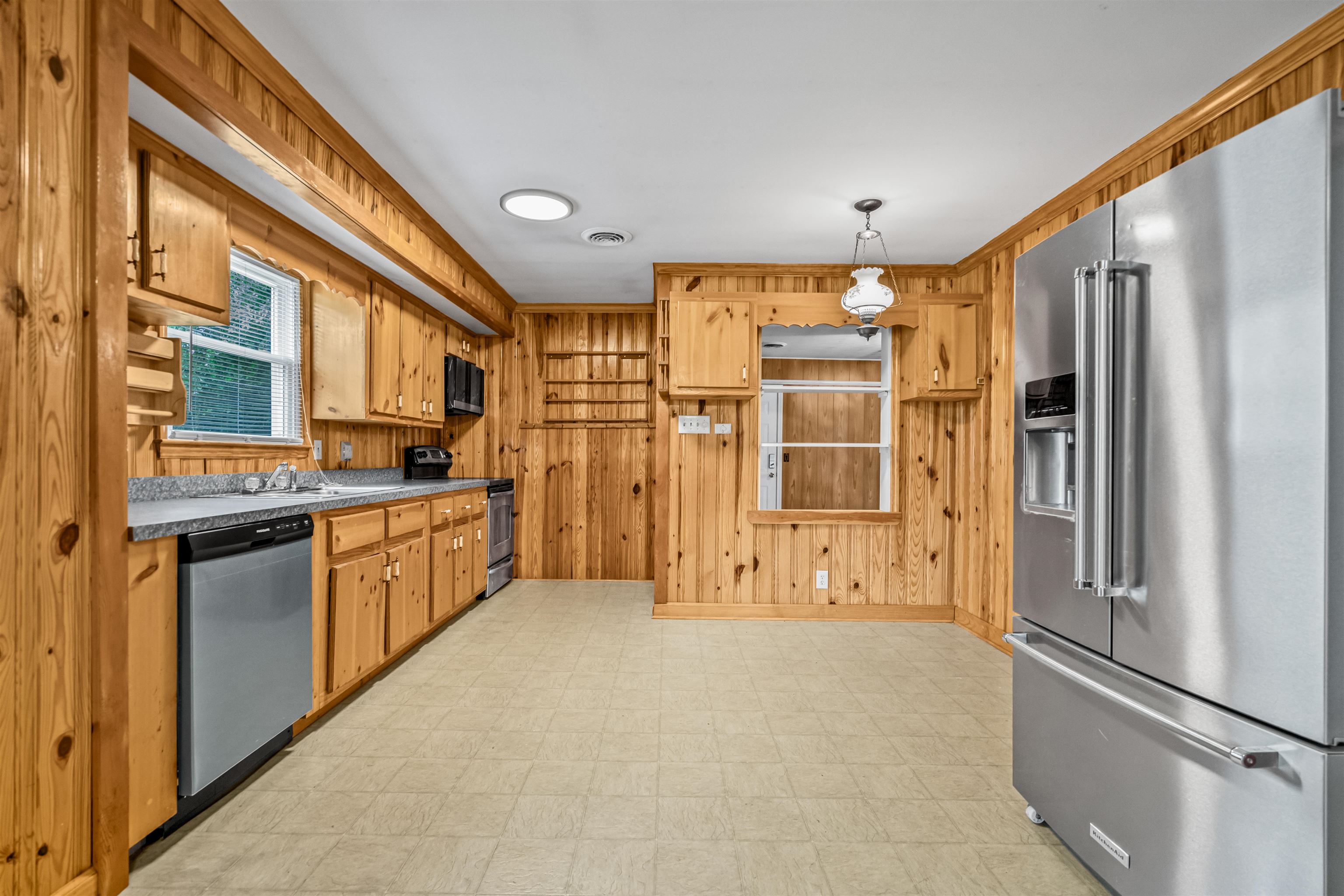 545 Hickory Ave.