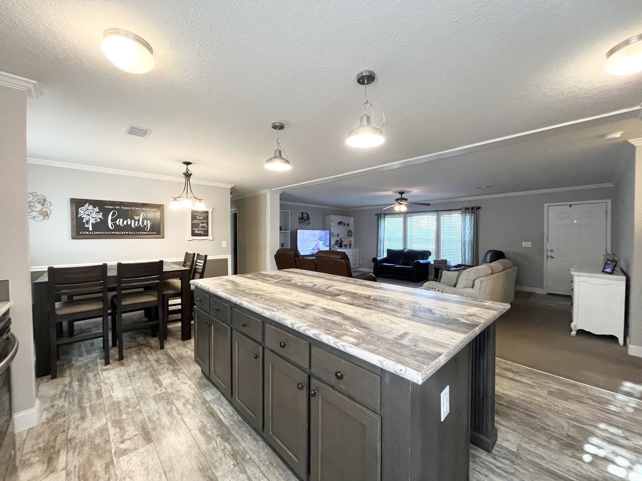 10409 County Line Rd.