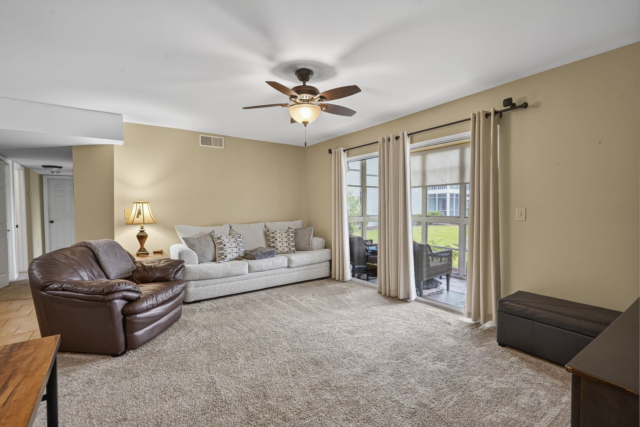 2225 Clearwater Dr. Unit: 2225-B