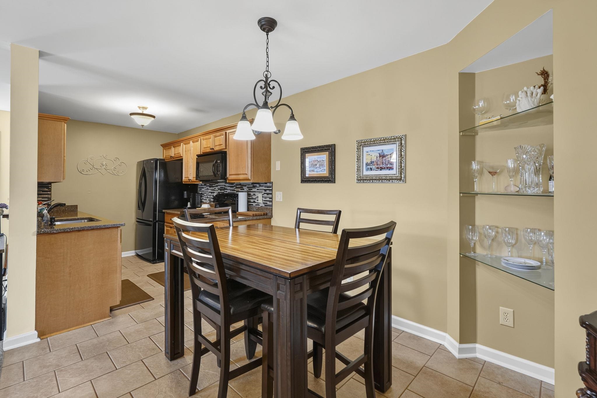 2225 Clearwater Dr. Unit: 2225-B