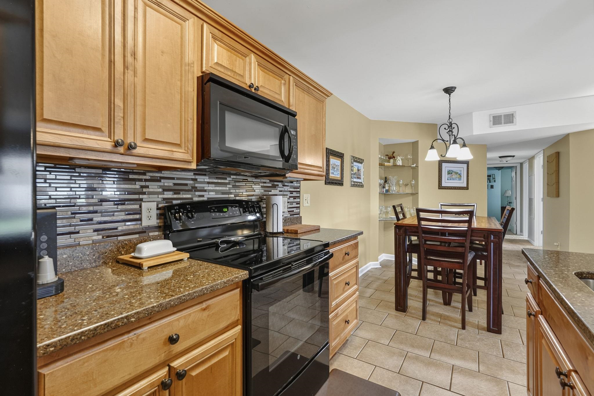 2225 Clearwater Dr. Unit: 2225-B