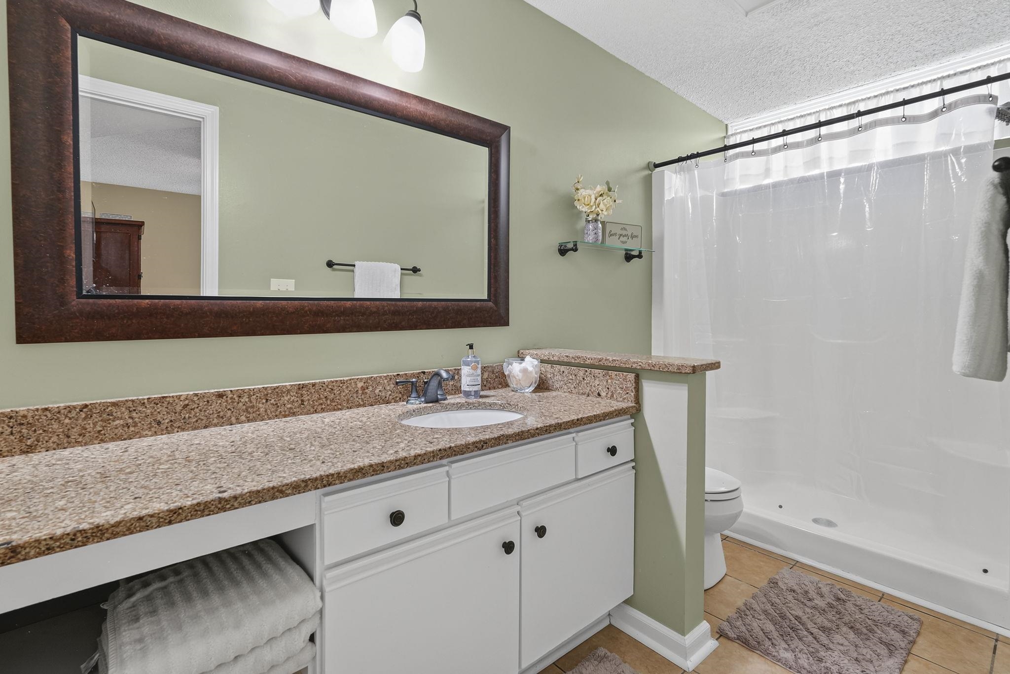 2225 Clearwater Dr. Unit: 2225-B