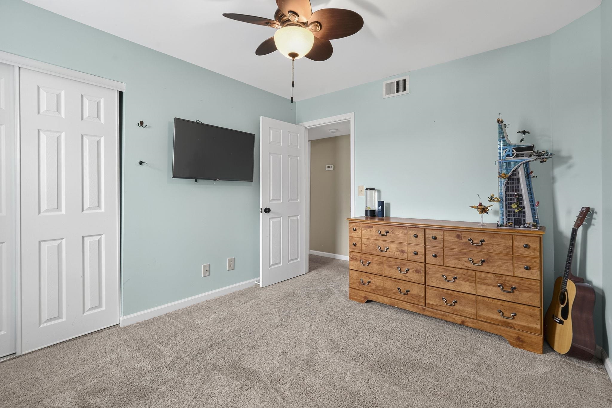 2225 Clearwater Dr. Unit: 2225-B