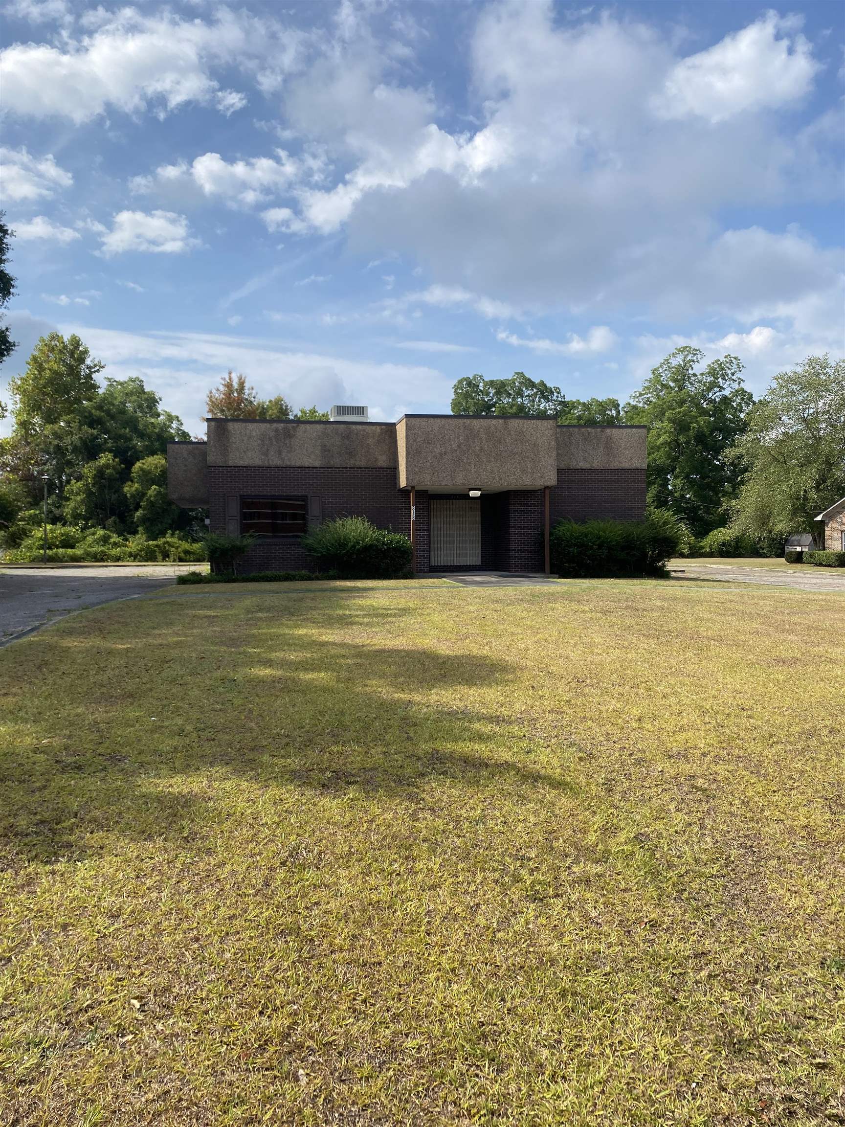 318 E Main St.