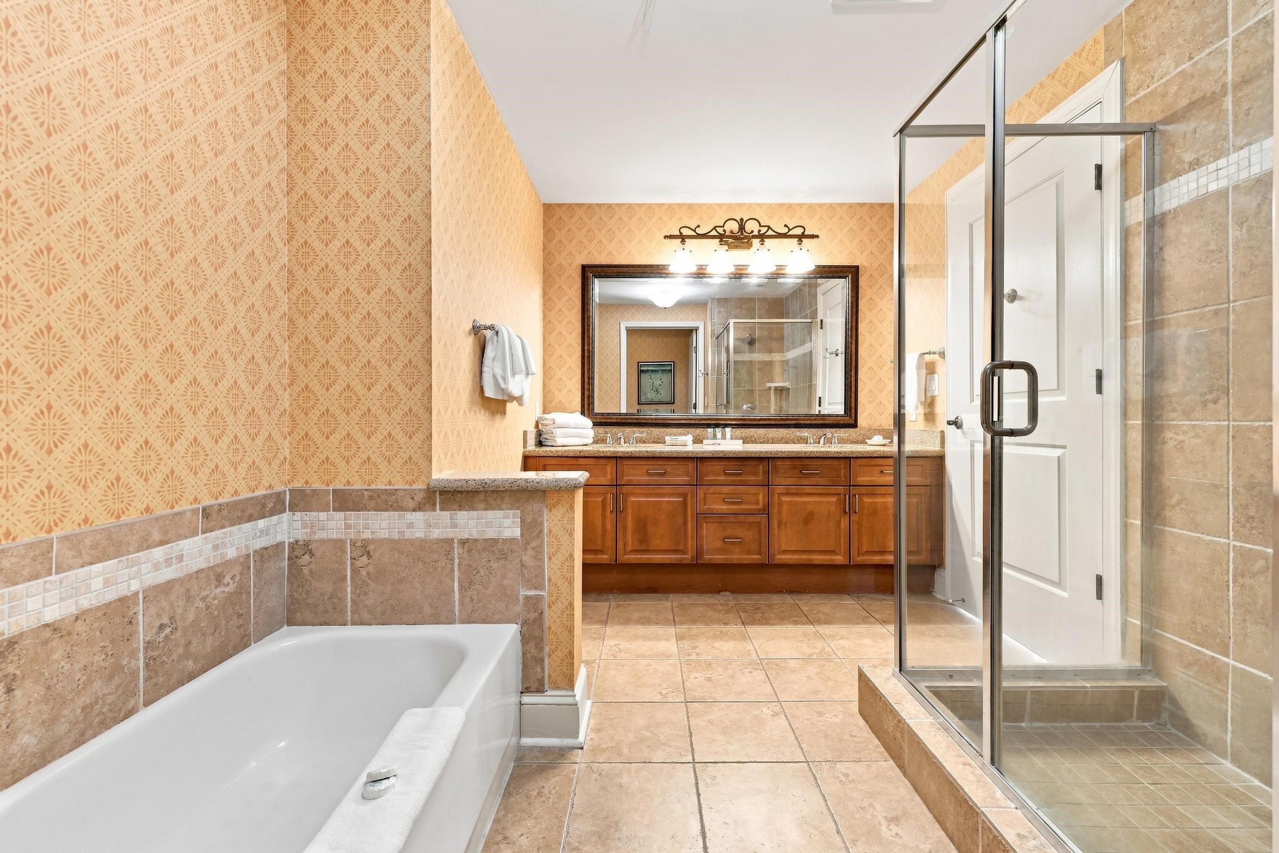 8121 Amalfi Pl. Unit: PH 4-1202