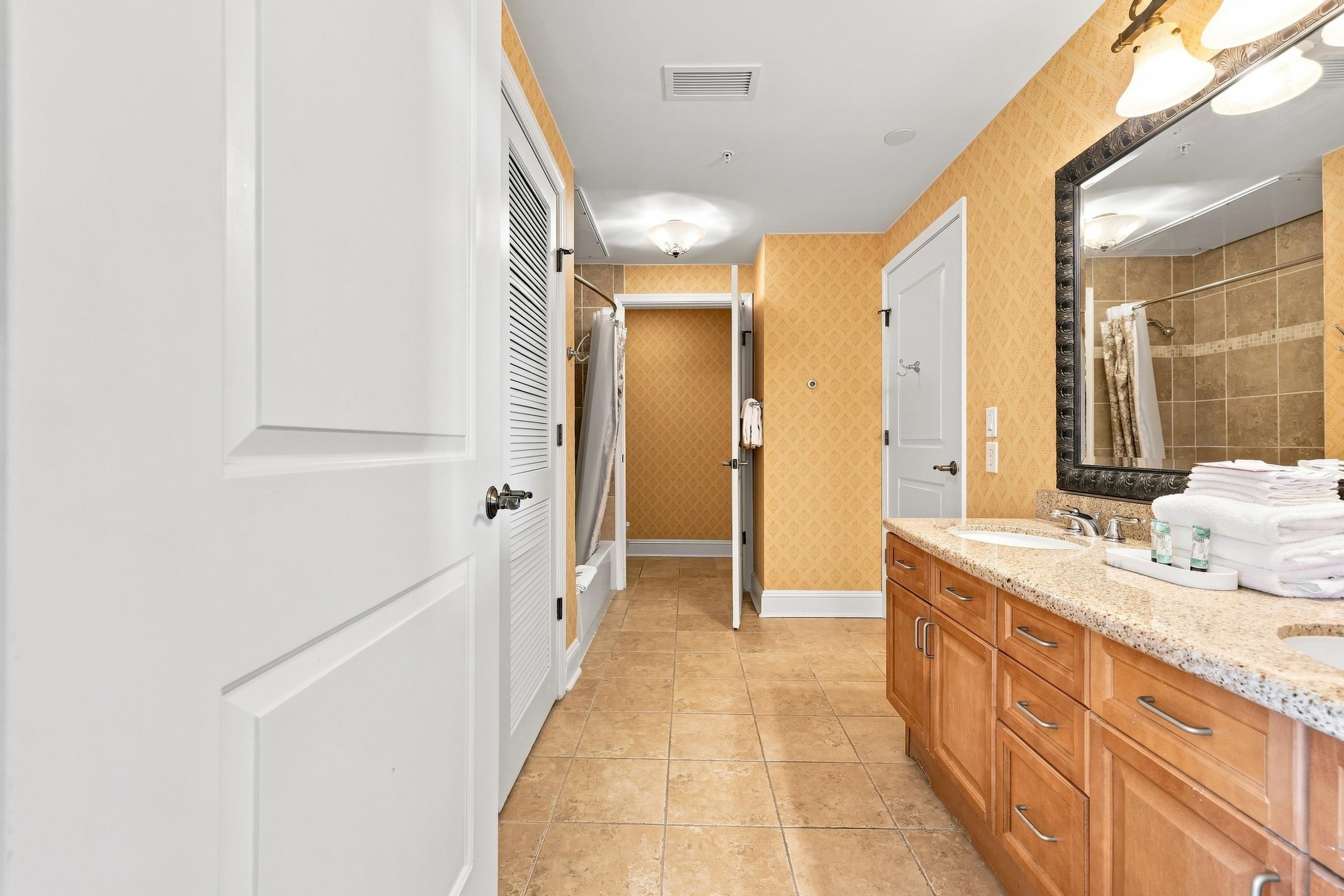 8121 Amalfi Pl. Unit: PH 4-1202