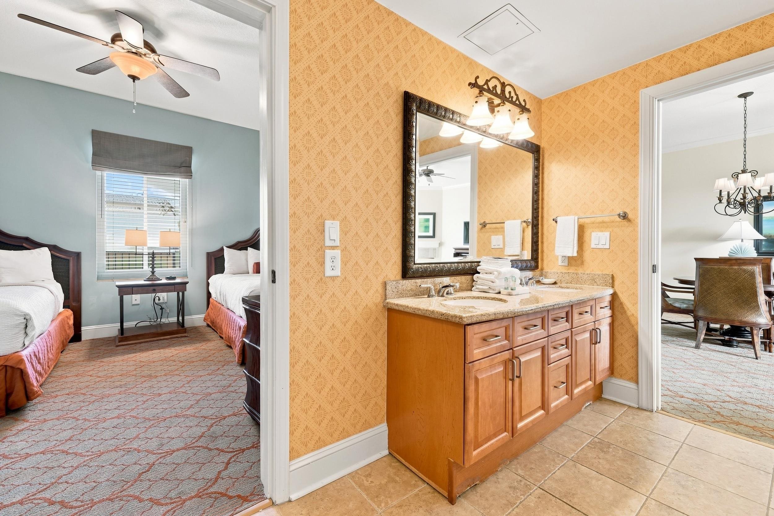 8121 Amalfi Pl. Unit: PH 4-1202