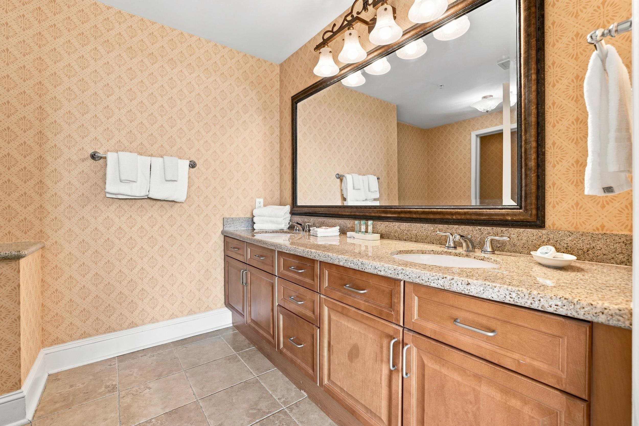 8121 Amalfi Pl. Unit: PH 4-1202