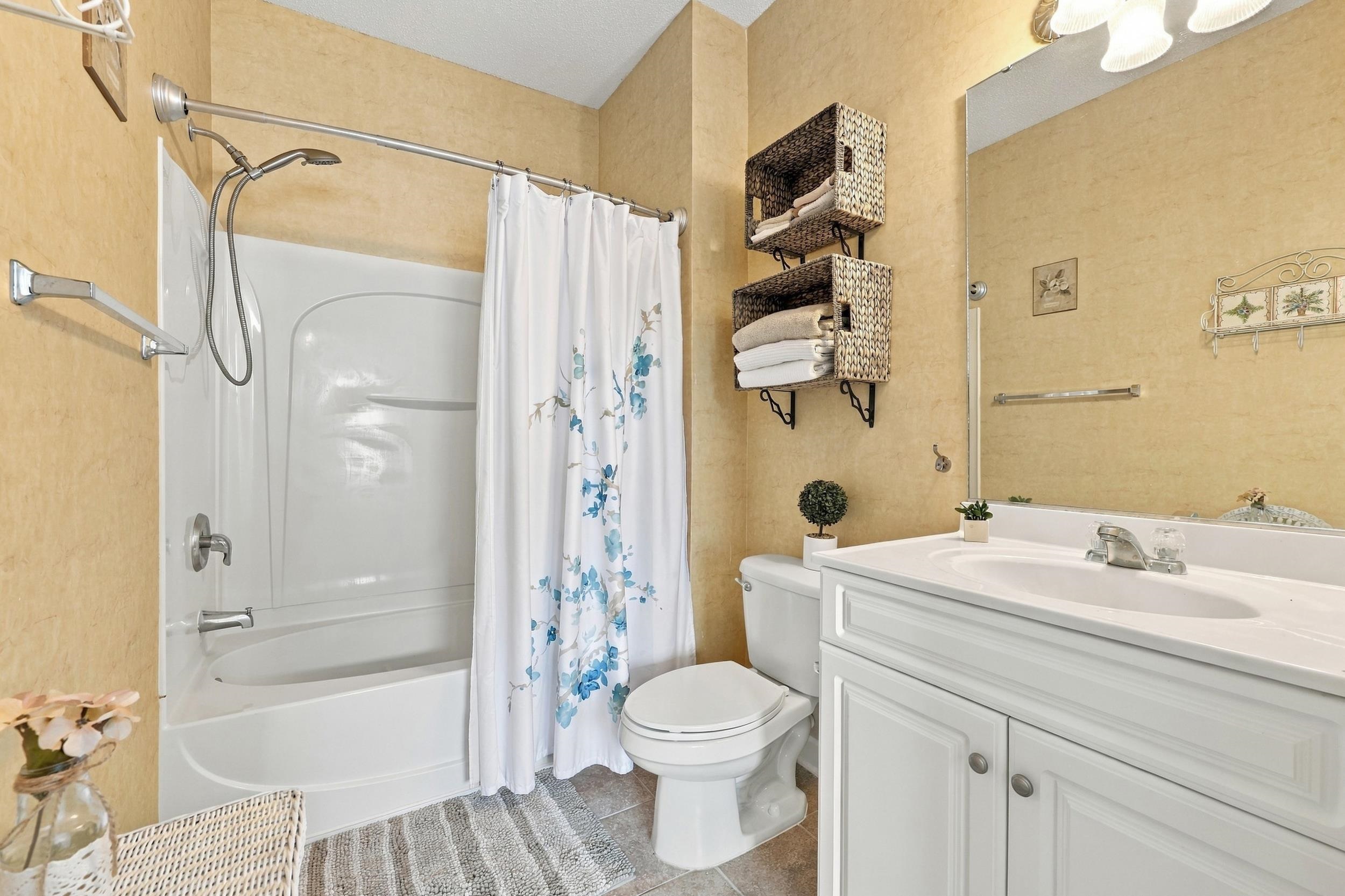 208 Castle Dr. Unit: 1378