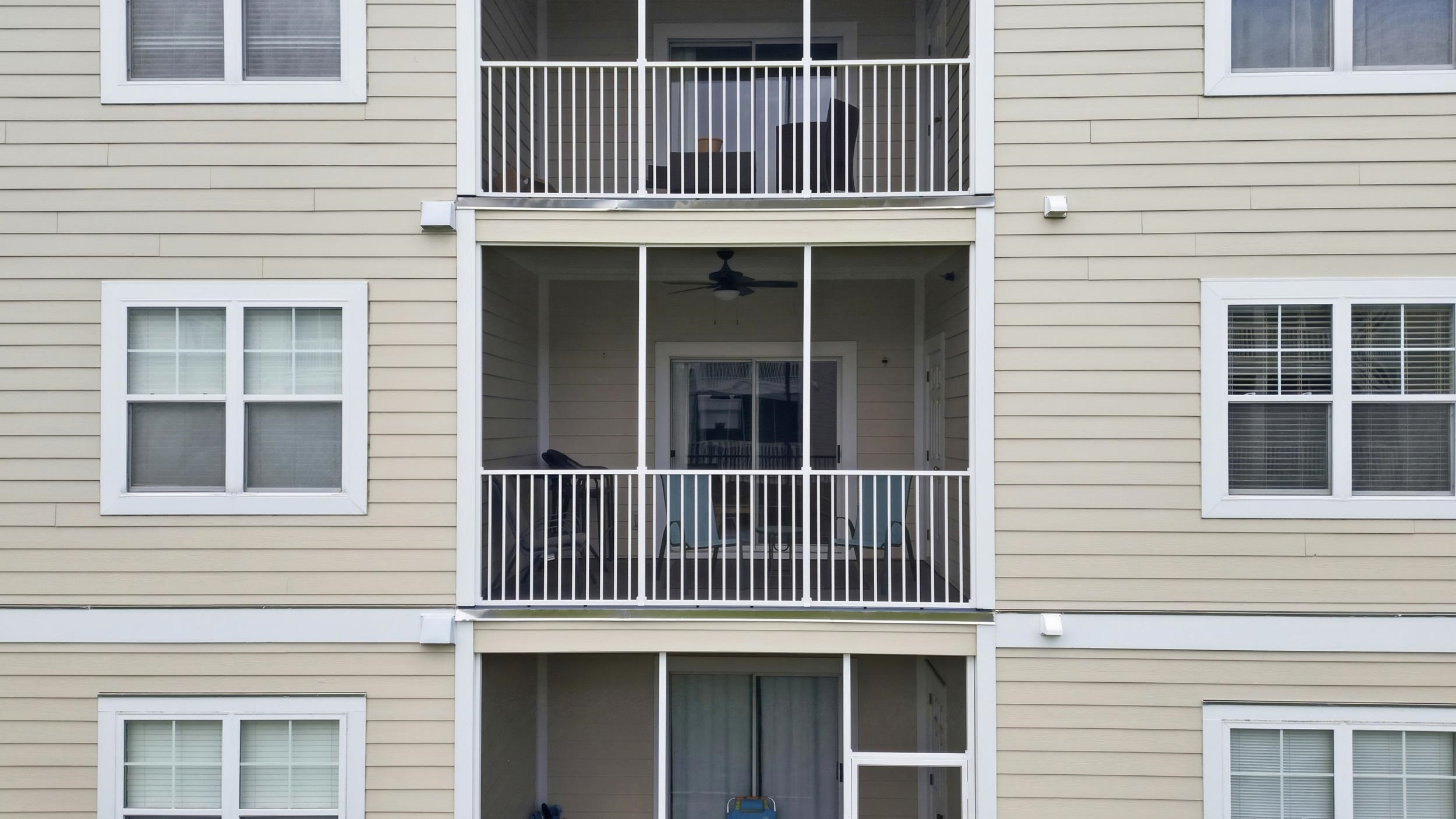 208 Castle Dr. Unit: 1378