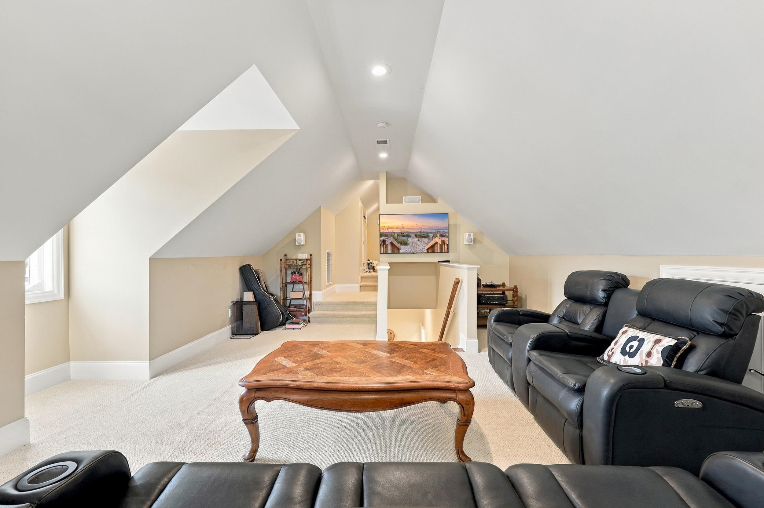 226 Oatland Lake Dr.