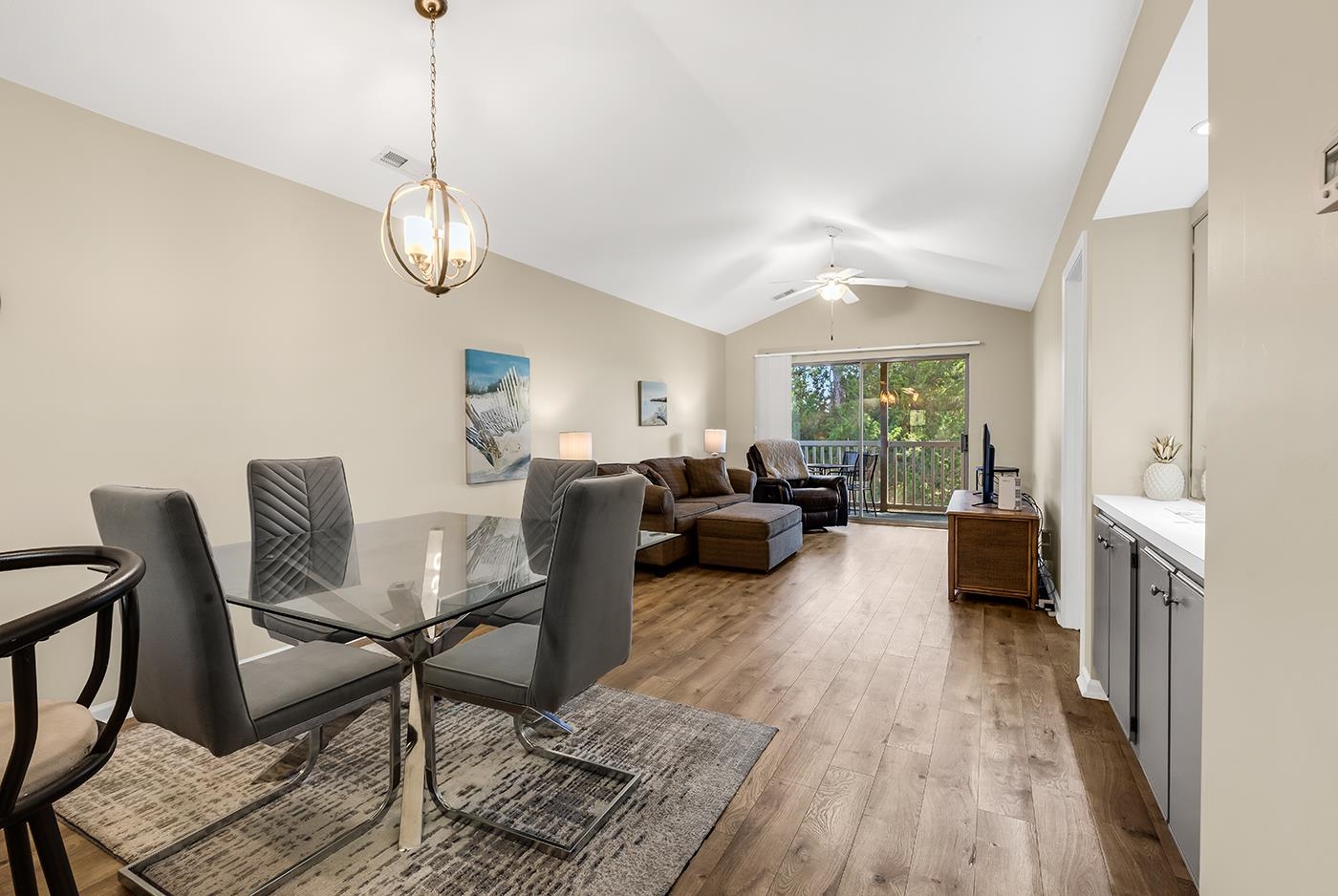 320 Pinehurst Ln. Unit: 11-I