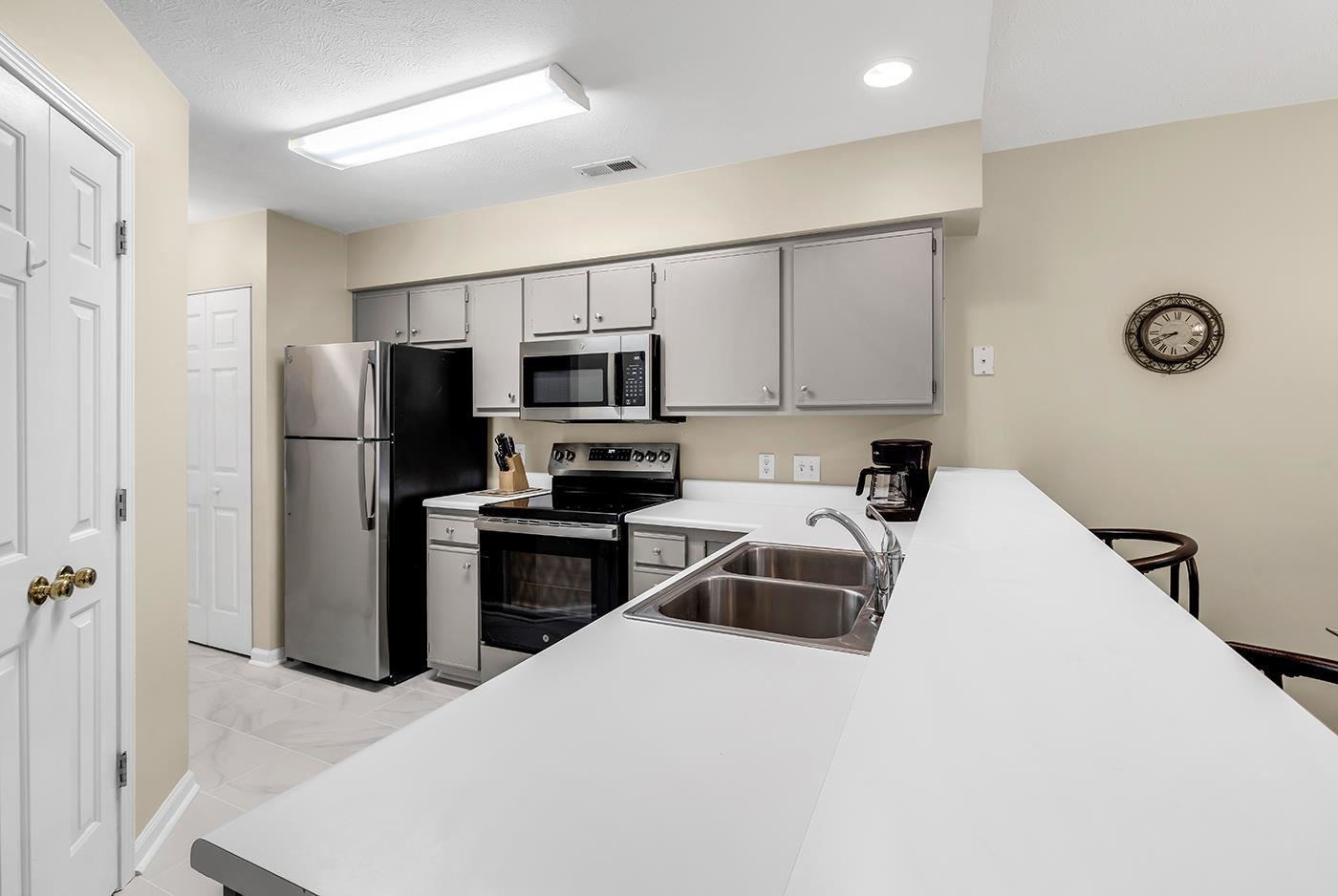 320 Pinehurst Ln. Unit: 11-I