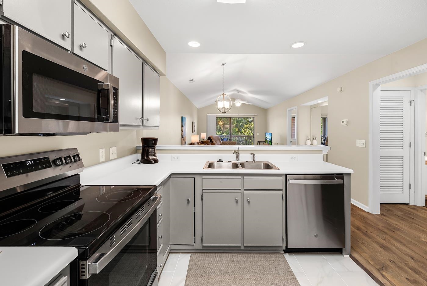 320 Pinehurst Ln. Unit: 11-I