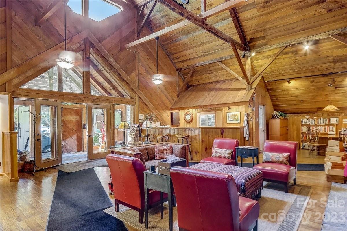 3 Chestnut Village Lane Unit: 3A