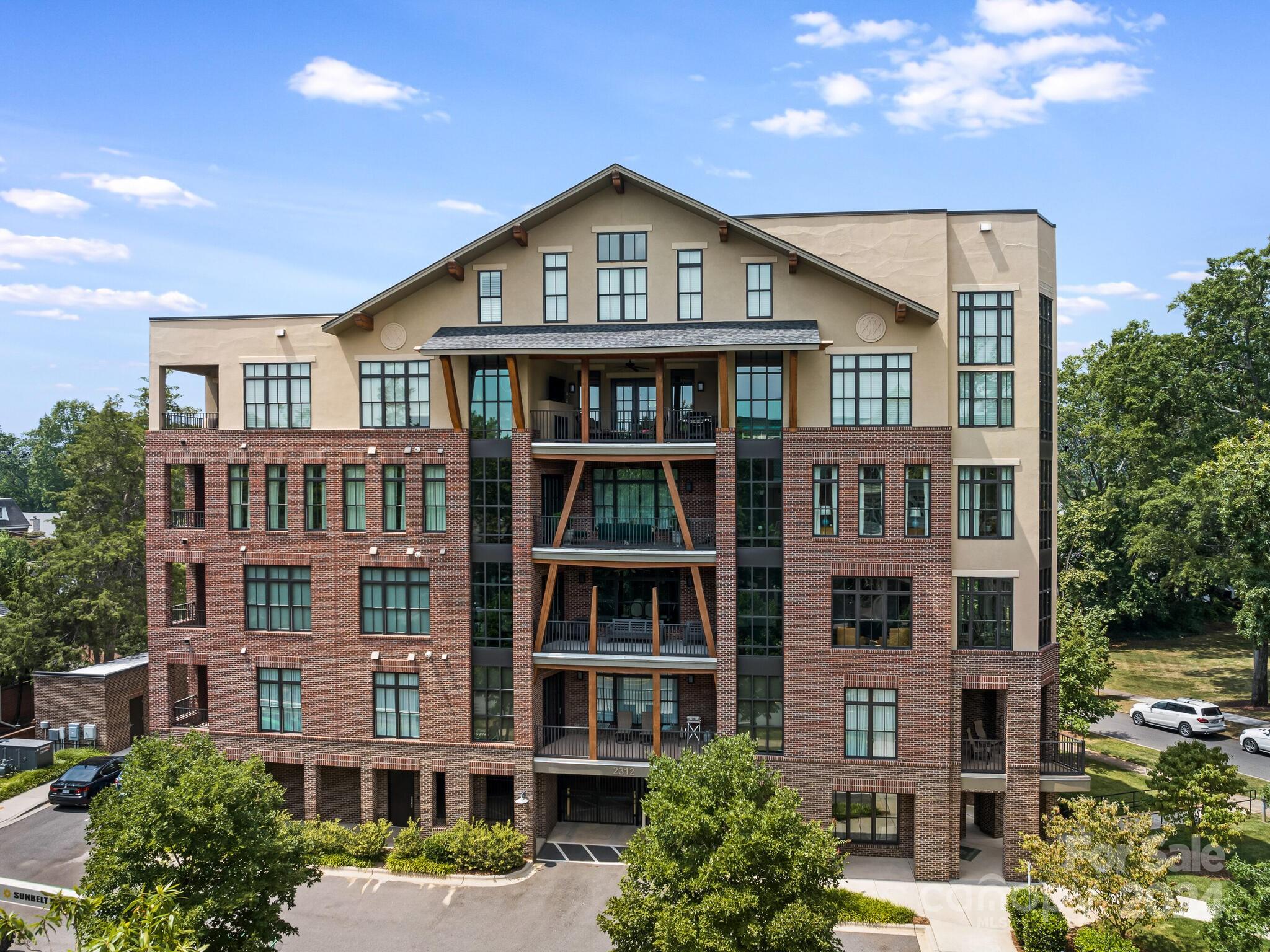 2312 Selwyn Avenue Unit: 201