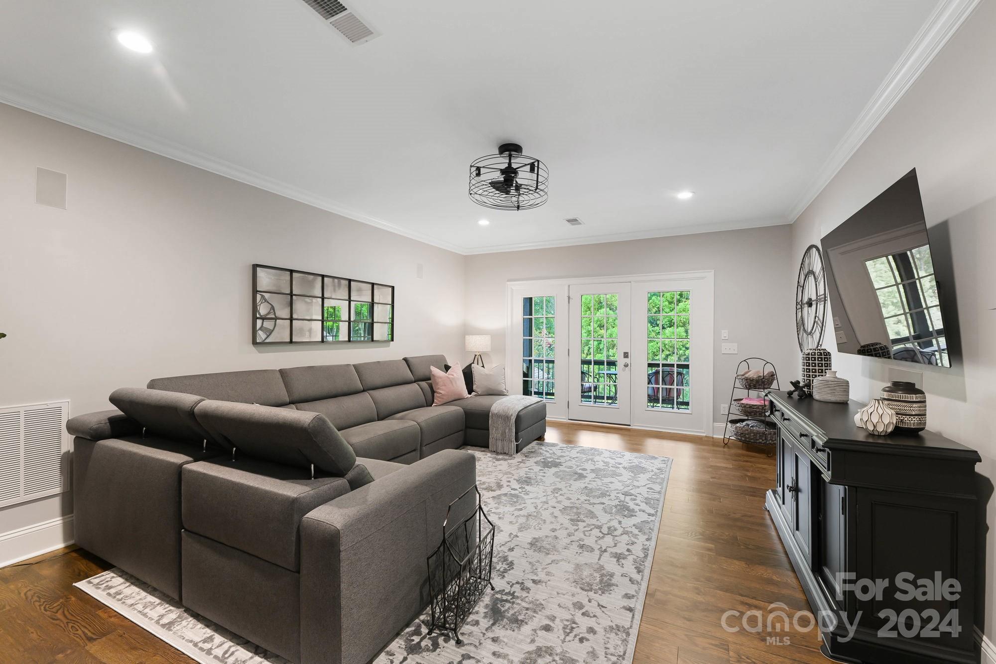 301 Lochaven Road