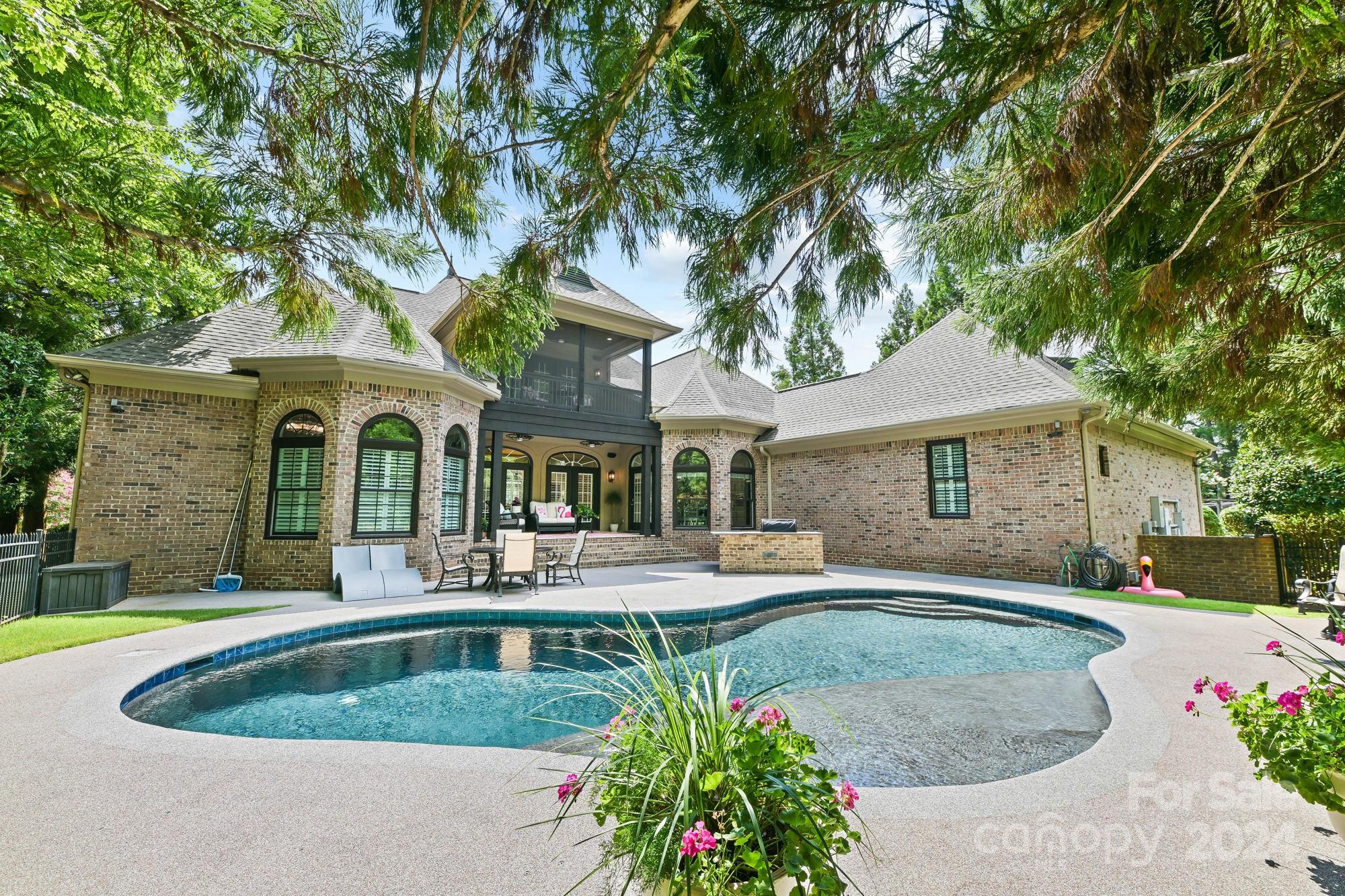 301 Lochaven Road