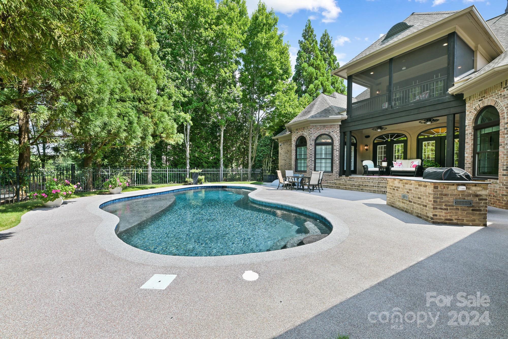 301 Lochaven Road