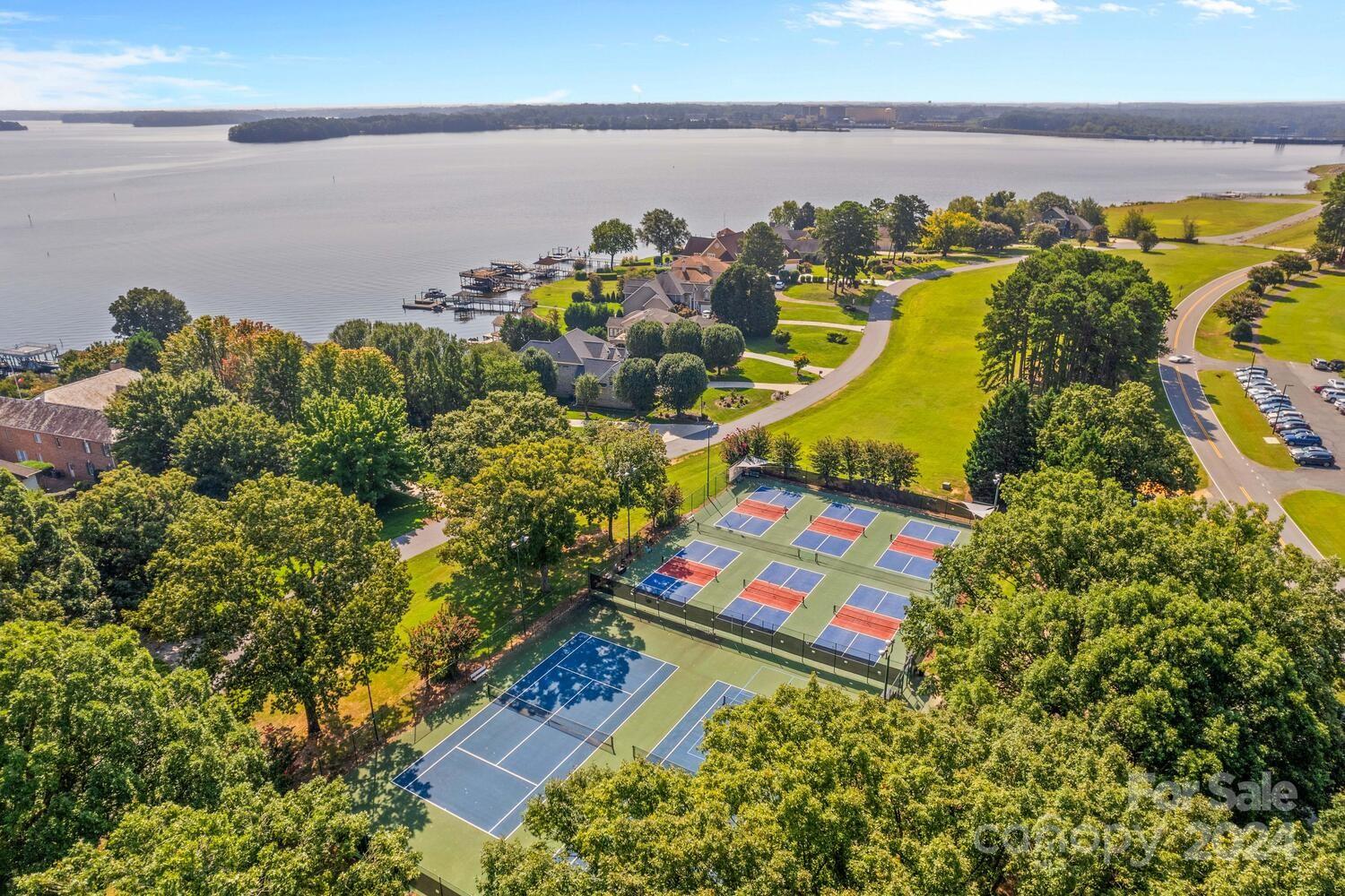 7789 Turnberry Lane