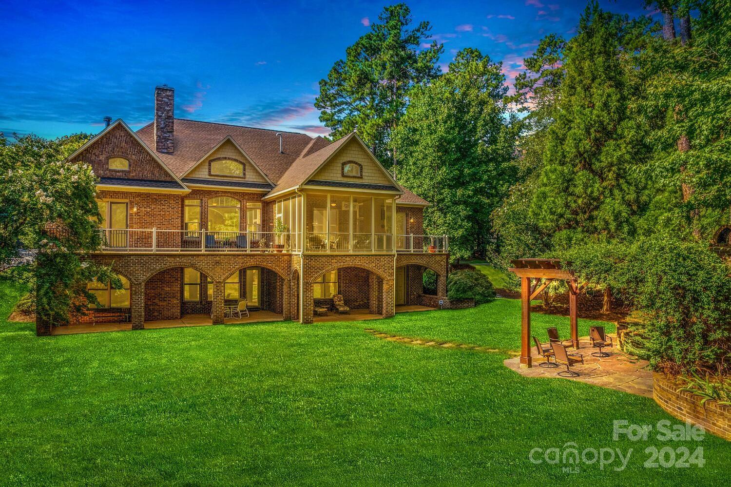 7789 Turnberry Lane