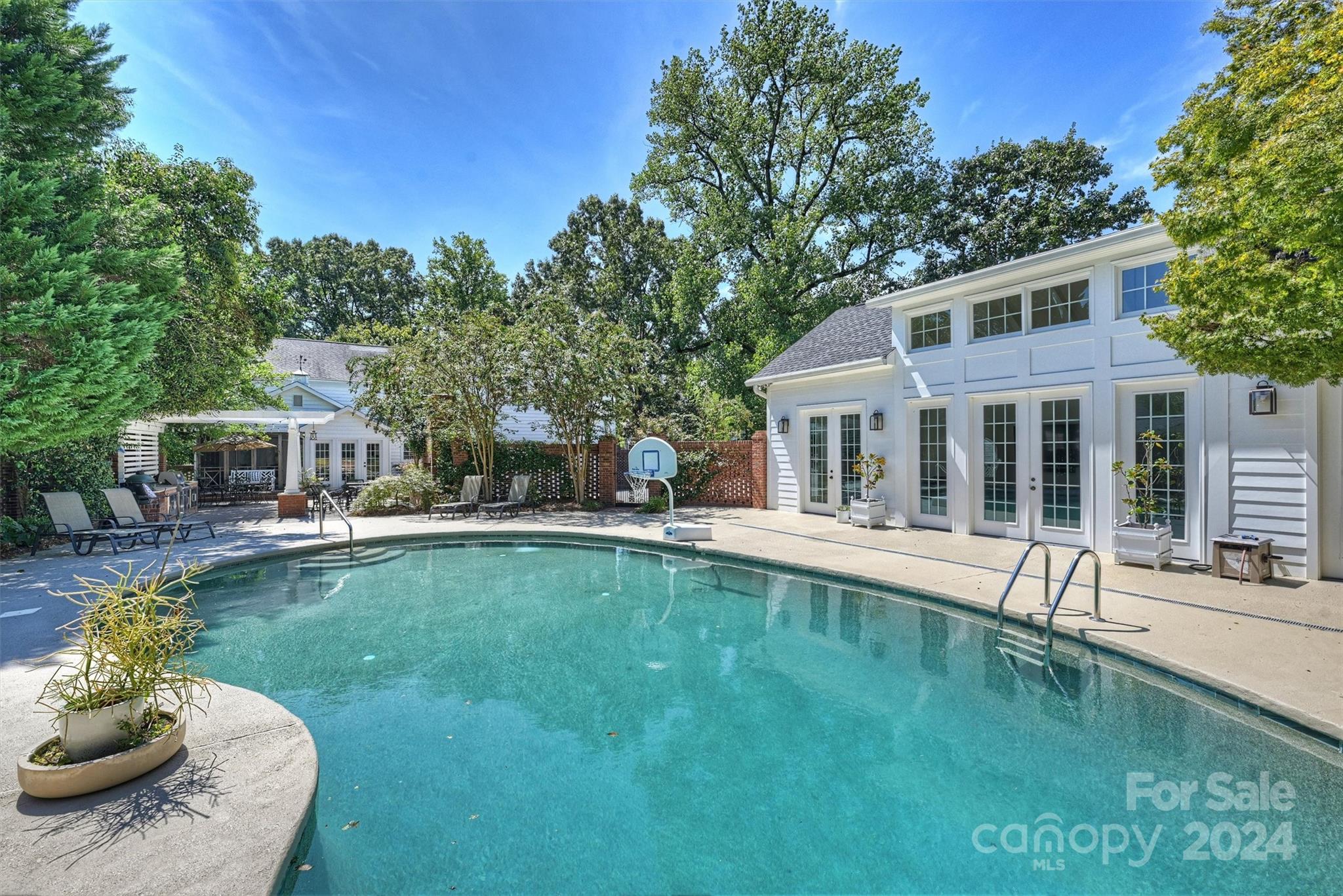 736 Sardis Lane