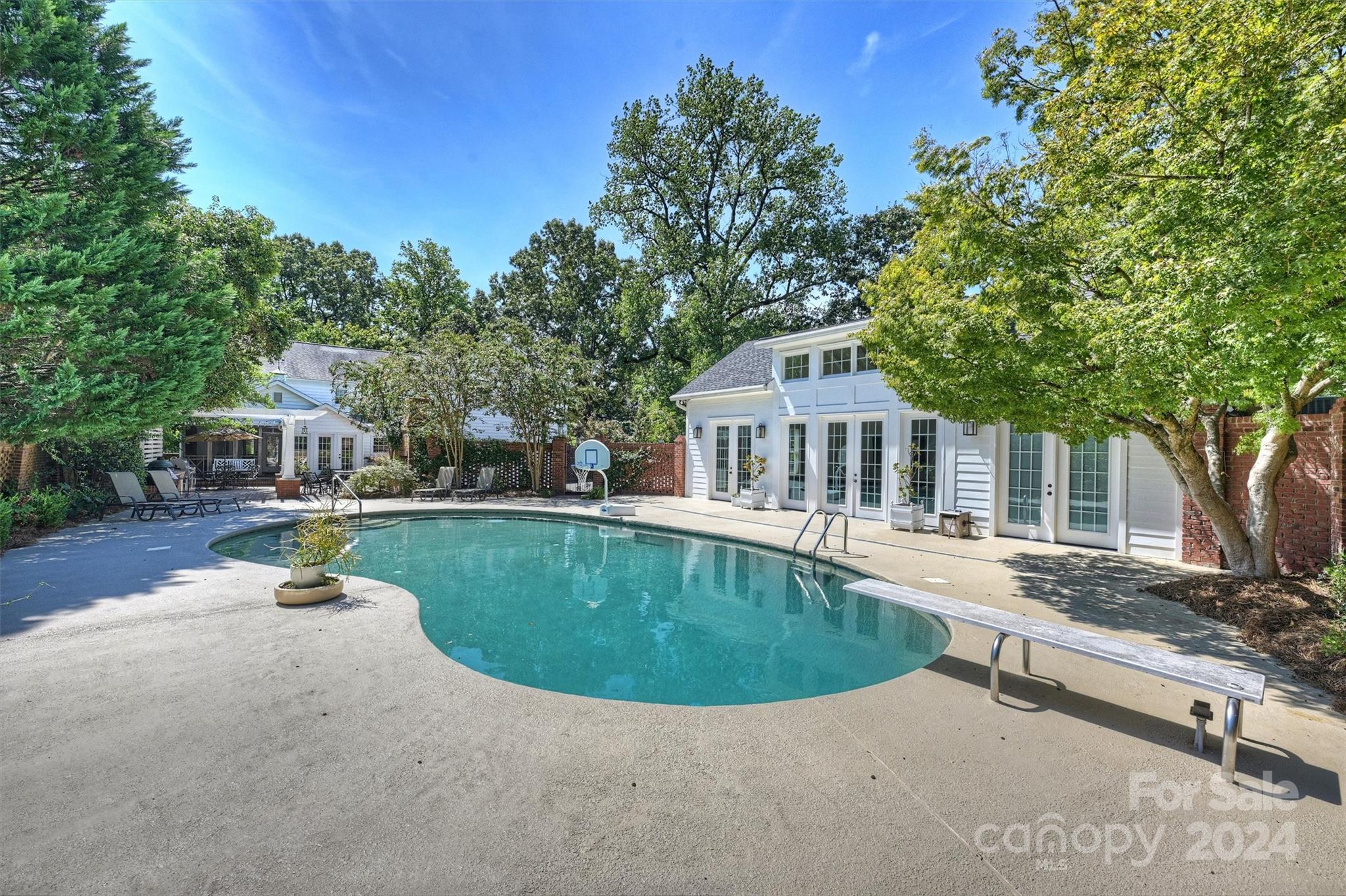 736 Sardis Lane