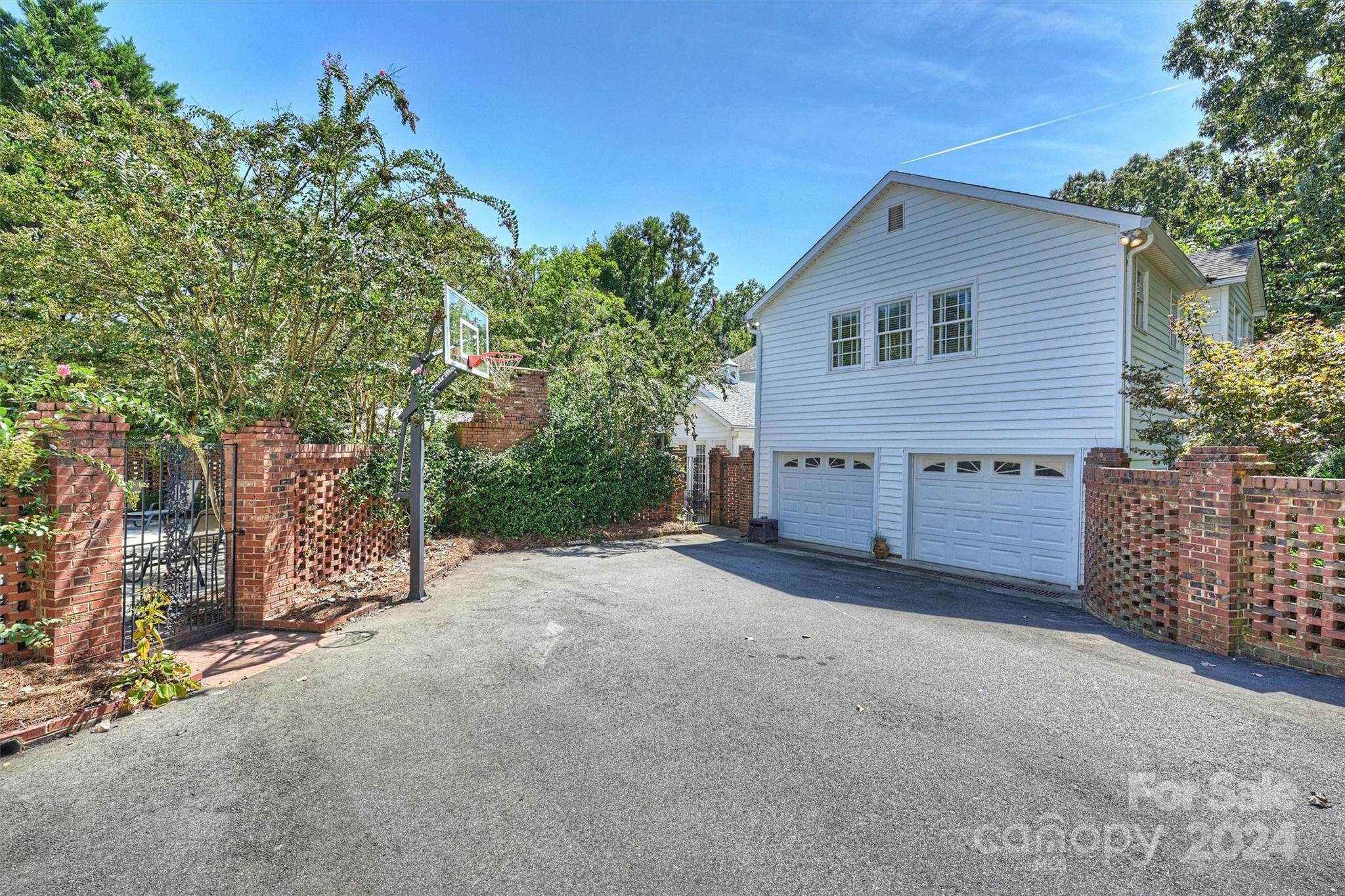 736 Sardis Lane