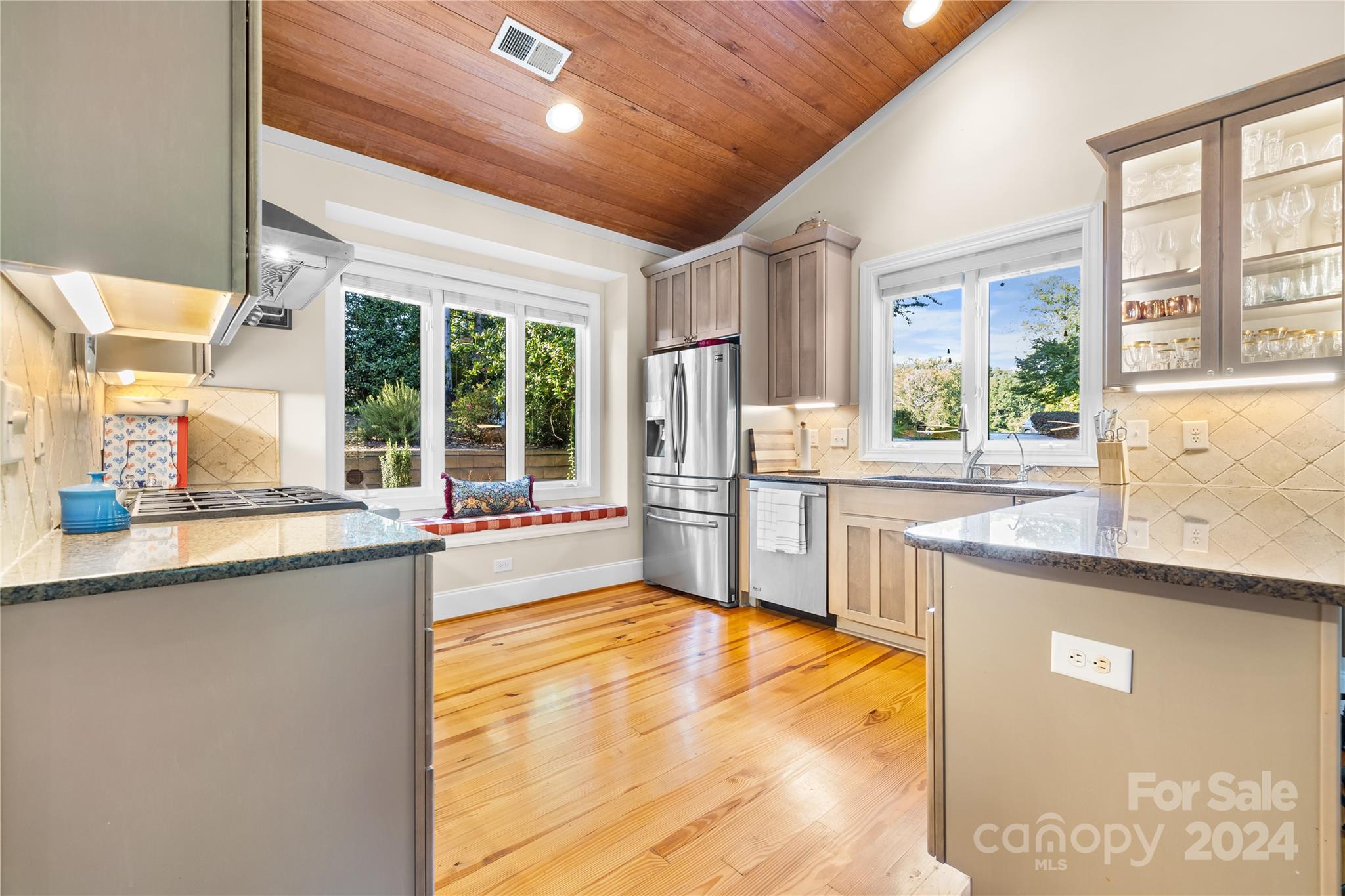 127 Harborcliff Drive