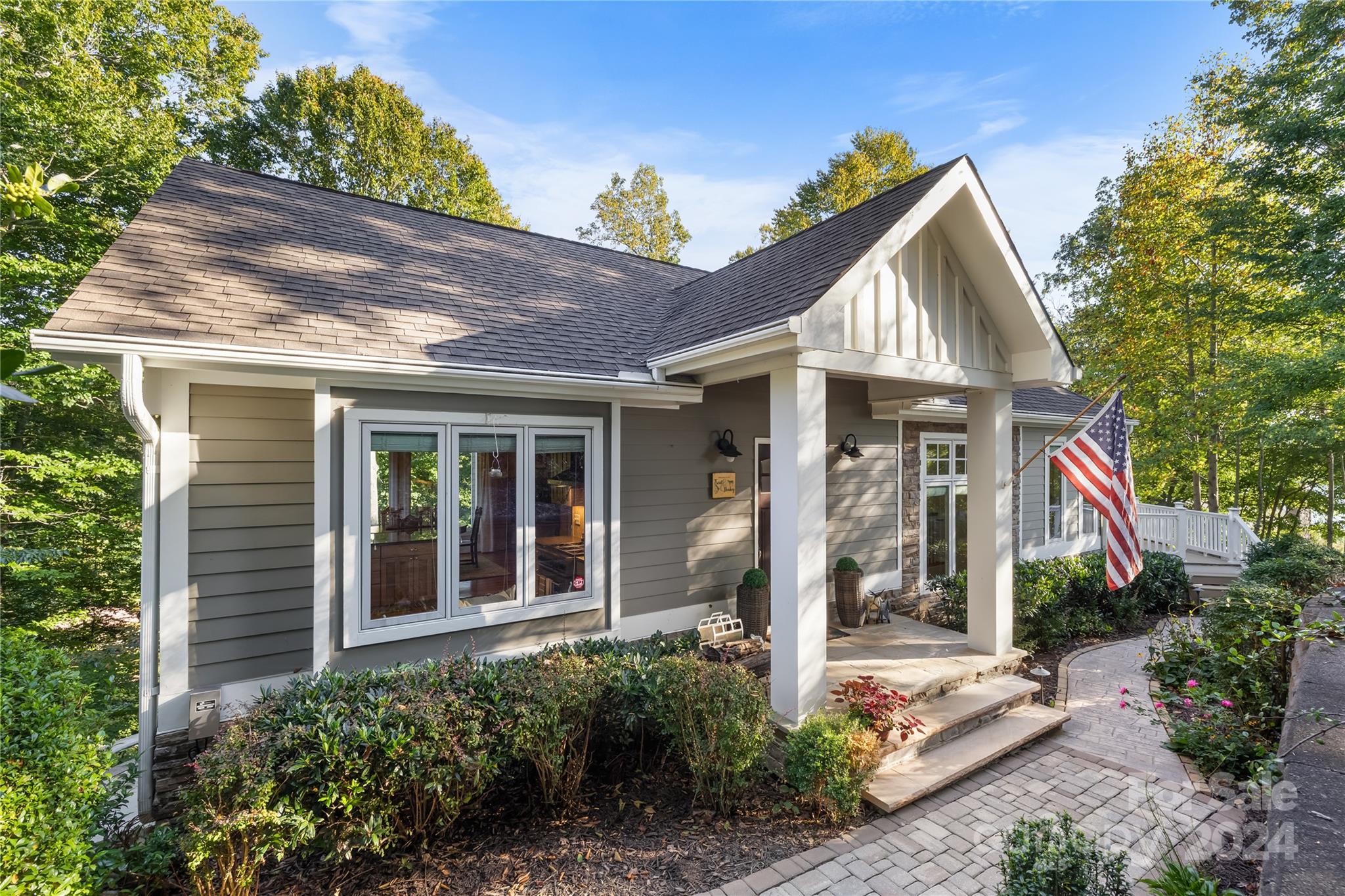 127 Harborcliff Drive