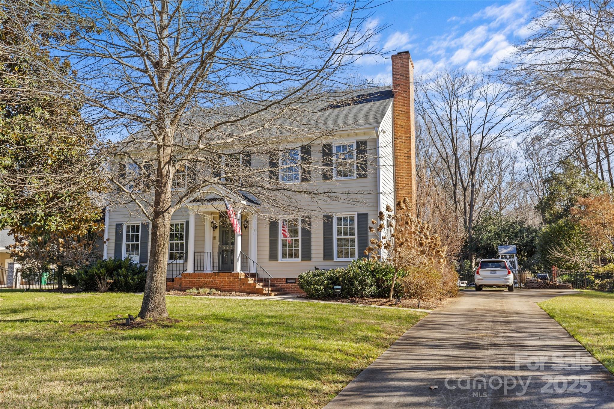 2228 Valencia Terrace