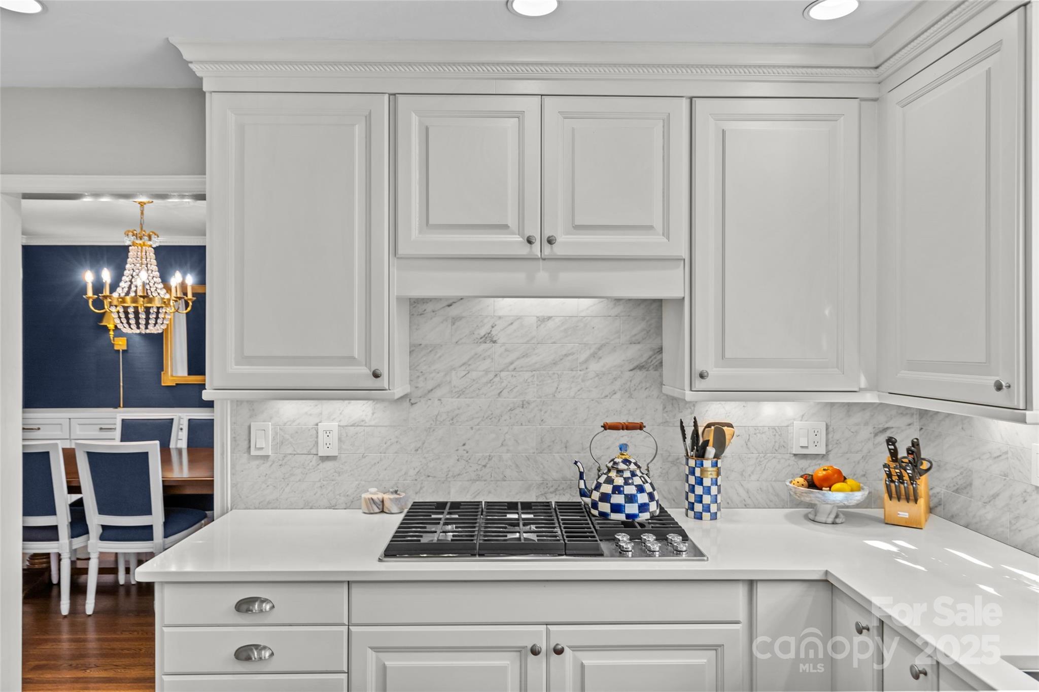 2228 Valencia Terrace