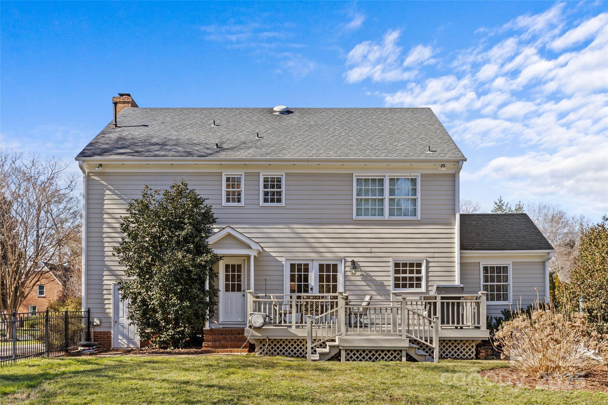 2228 Valencia Terrace