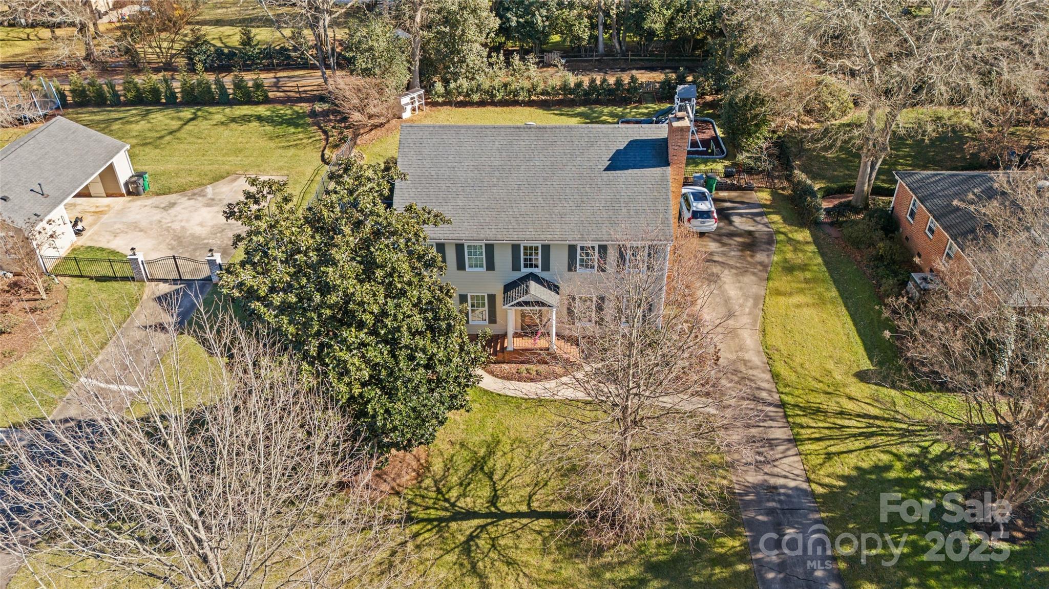 2228 Valencia Terrace