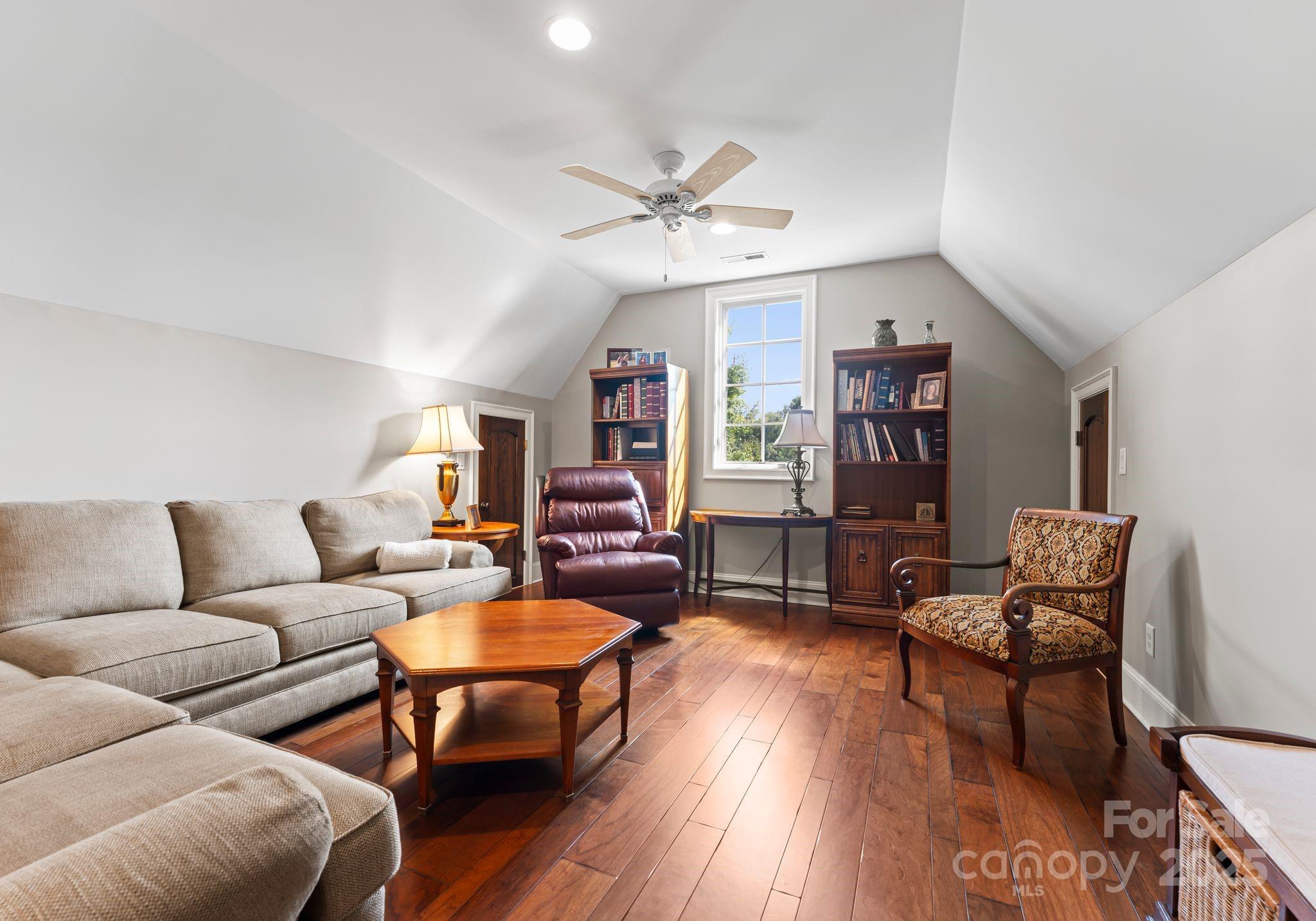 7461 Barrington Ridge Drive Unit: 33
