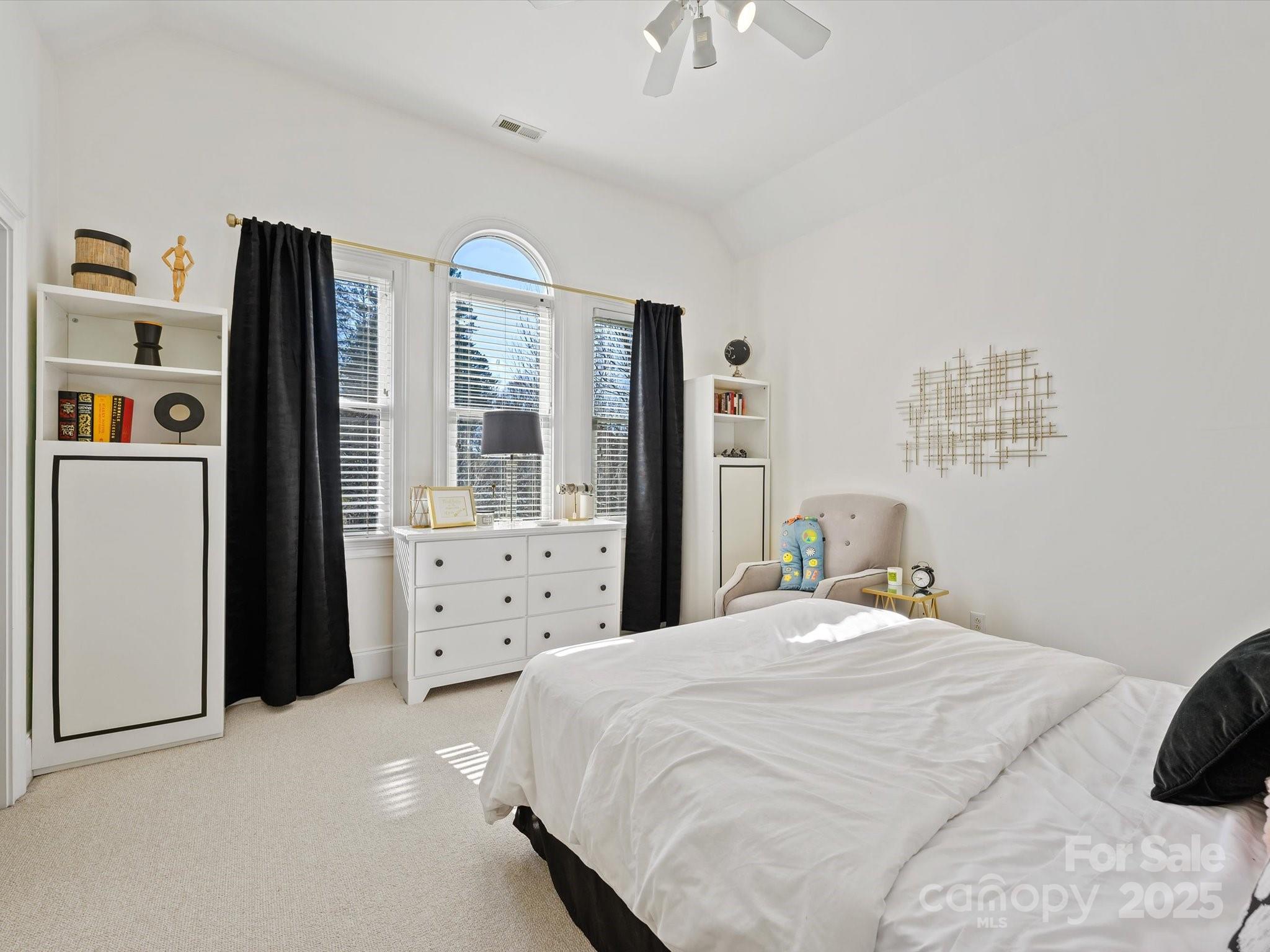 19000 Hodestone Mews Court