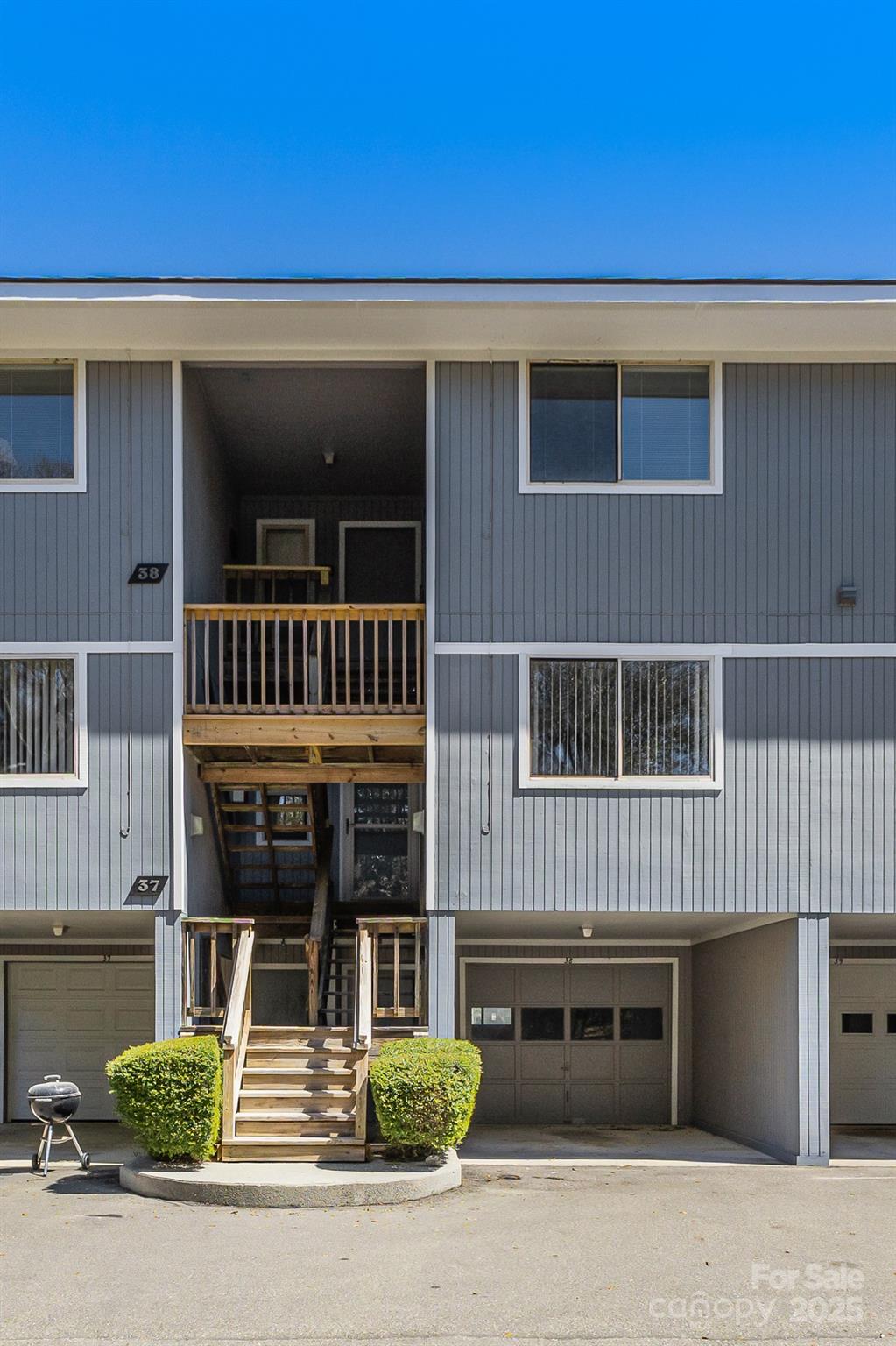 38 Bunker Court