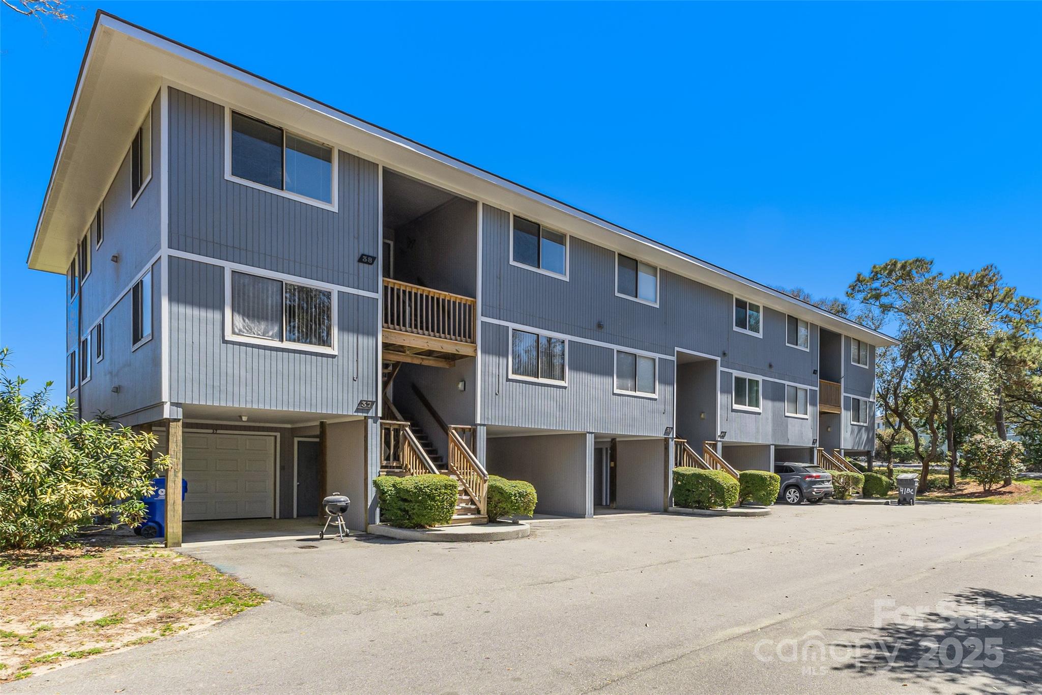 38 Bunker Court