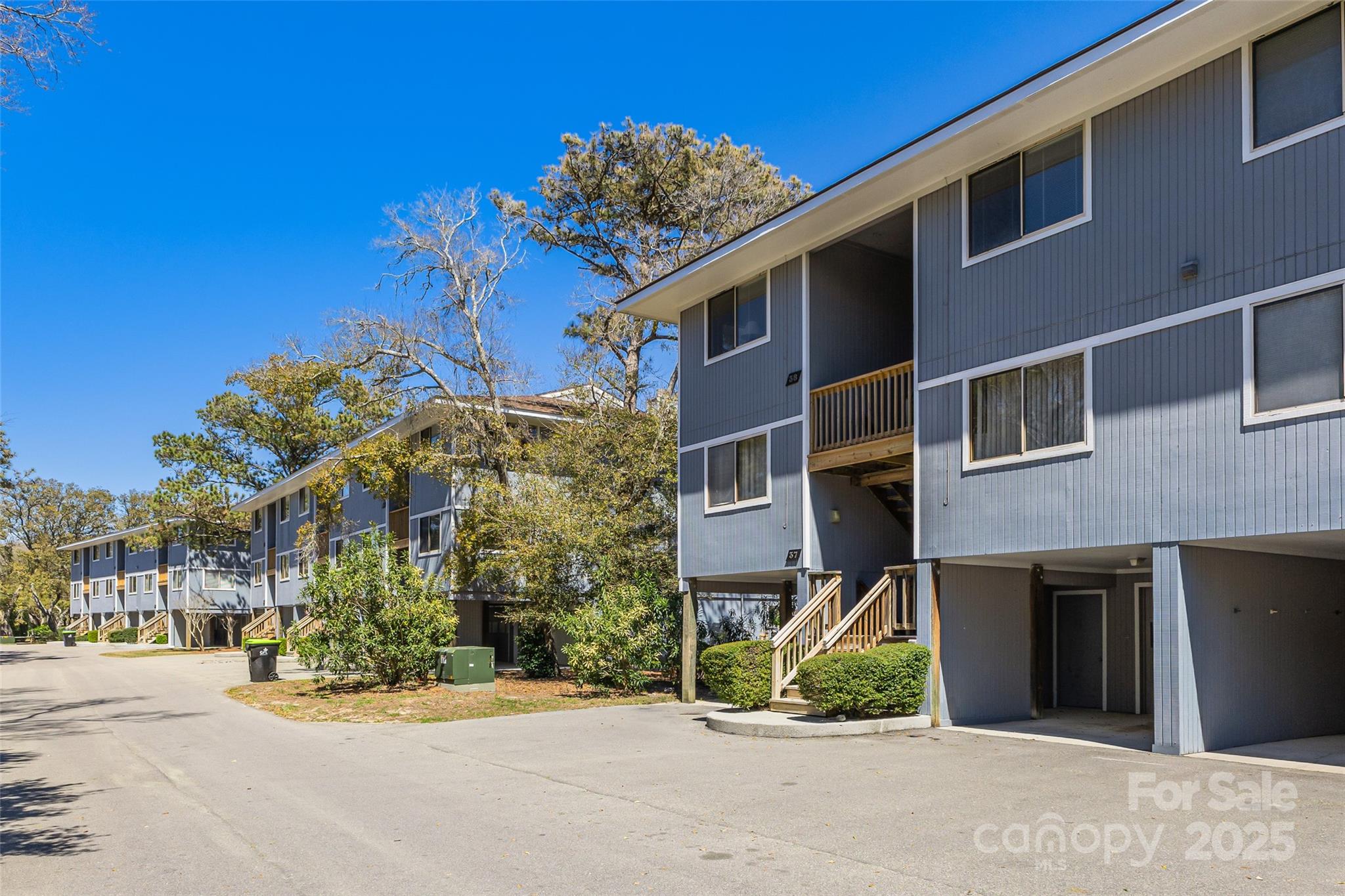 38 Bunker Court