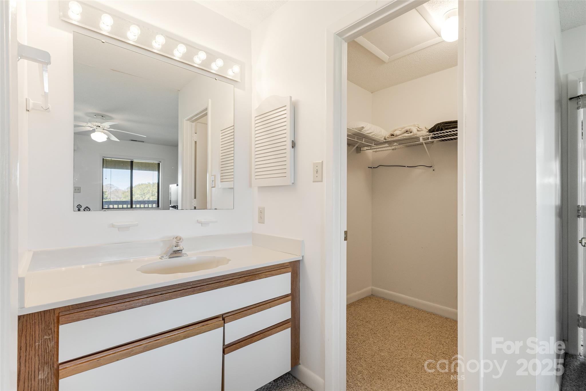 38 Bunker Court