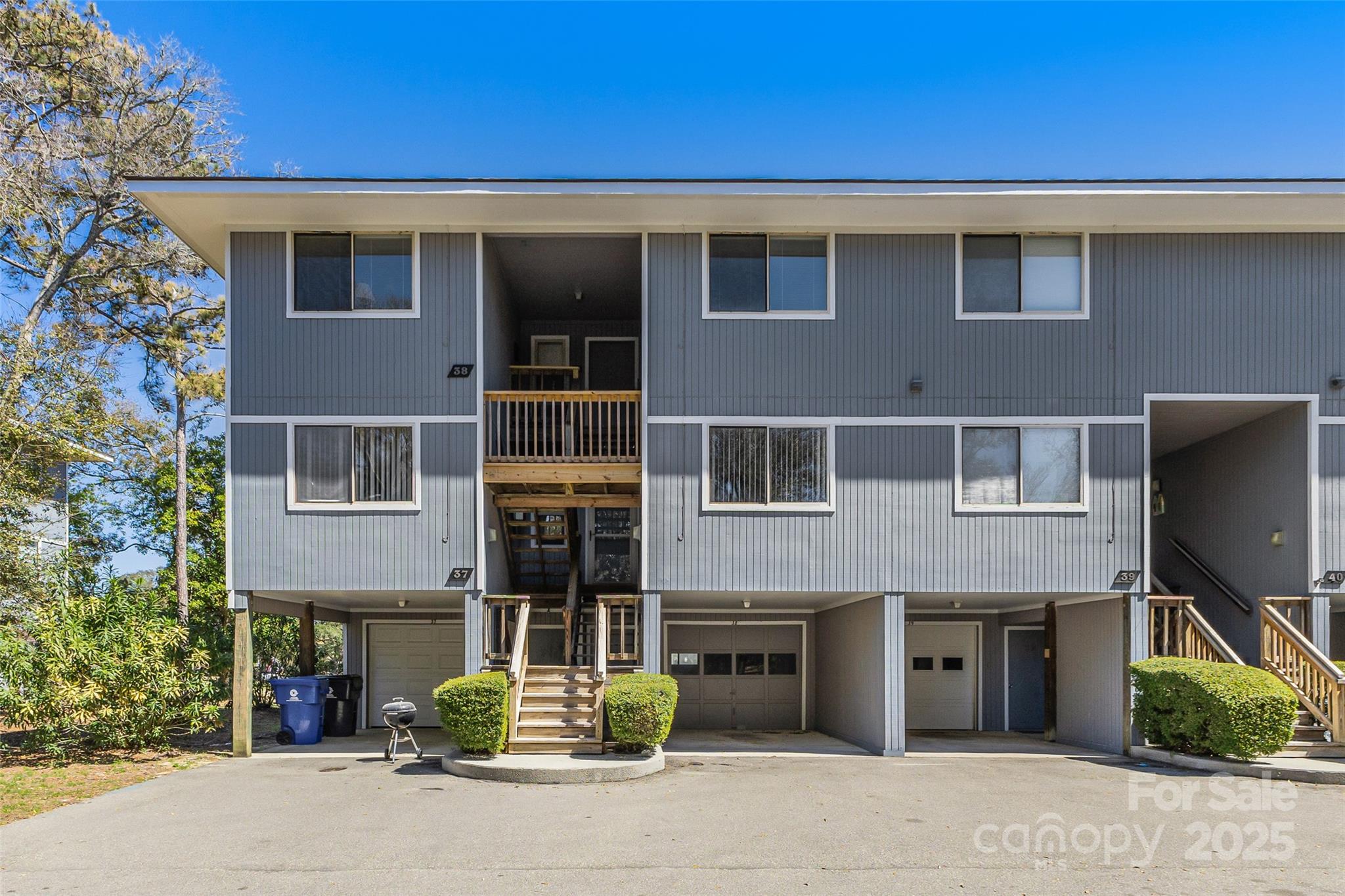 38 Bunker Court
