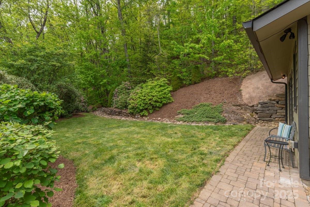 2461 Eagles Nest Road
