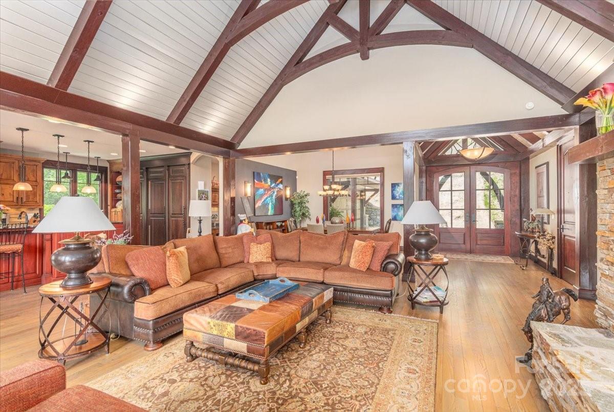 2461 Eagles Nest Road