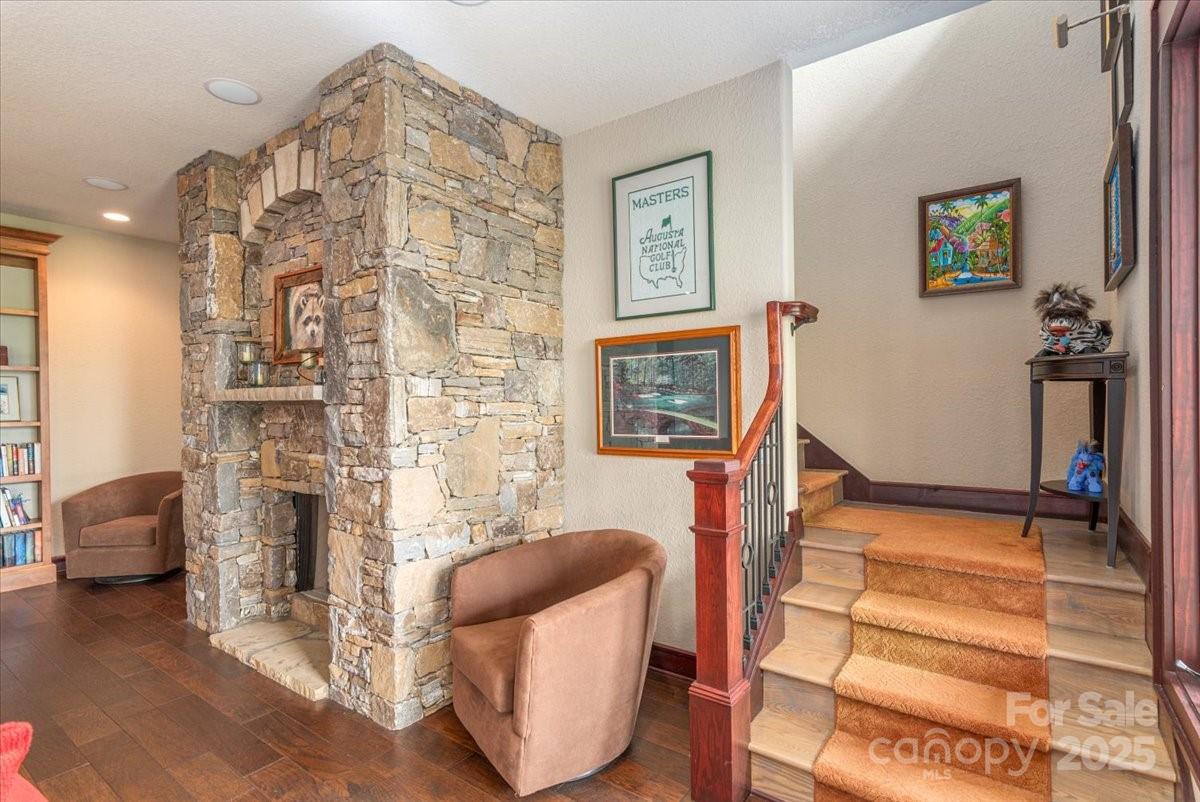 2461 Eagles Nest Road